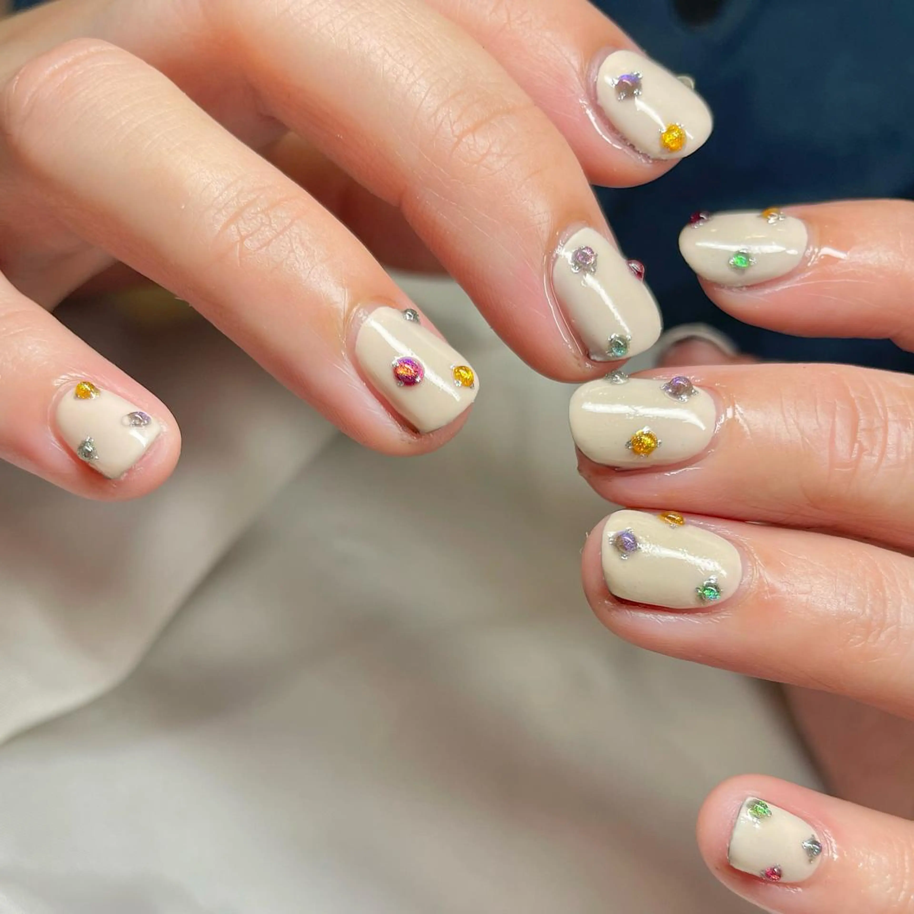 ショート カラー パーマ ヘアアレンジ メンズ キッズ ネイル マツエク・マツパ アイブロウ マグネットネイル ホワイト nail&eye Aoのマツエク・マツパデザイン