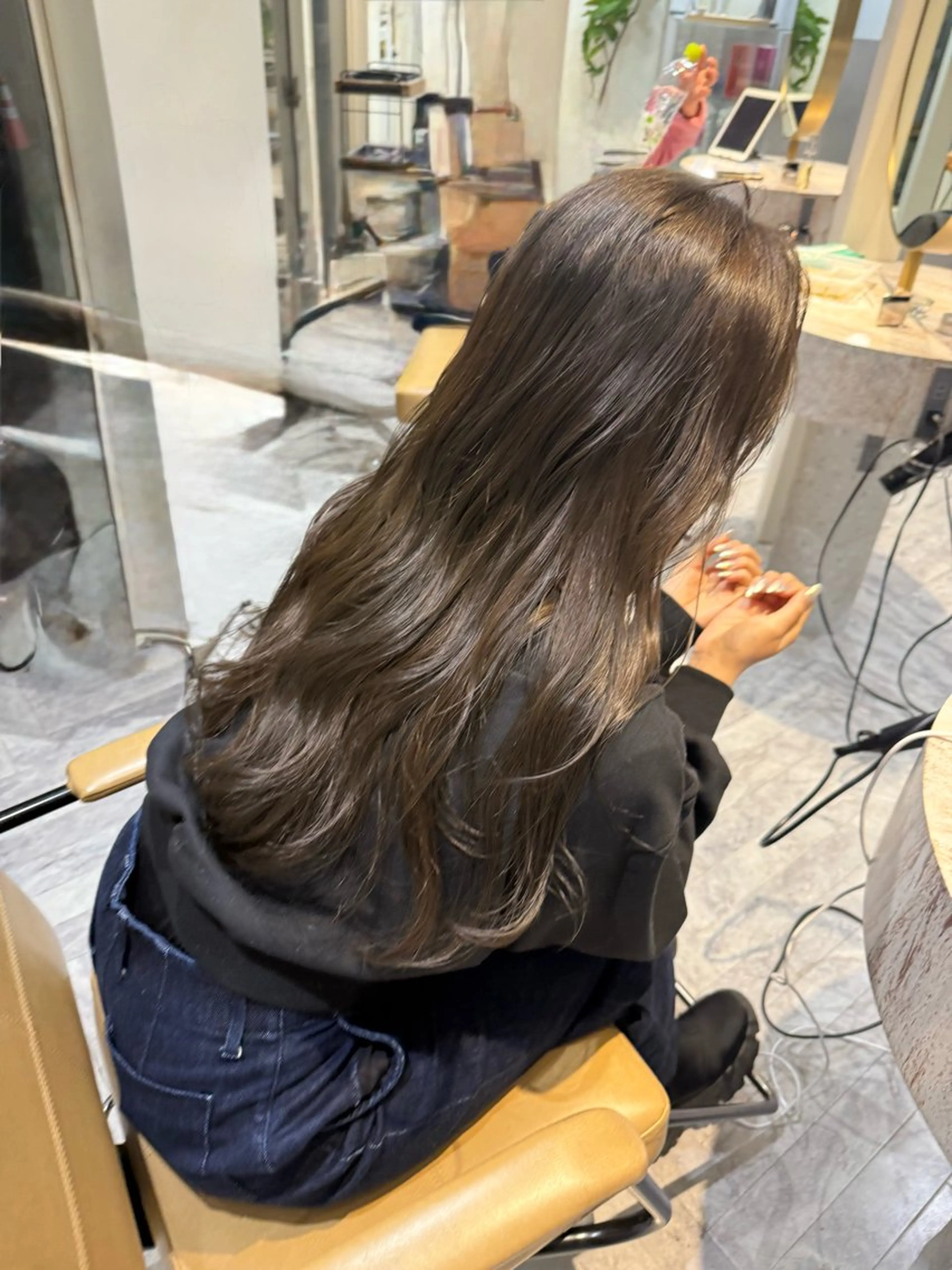 ロング カラー ミルクティー× グレージュMOMOのヘアスタイル