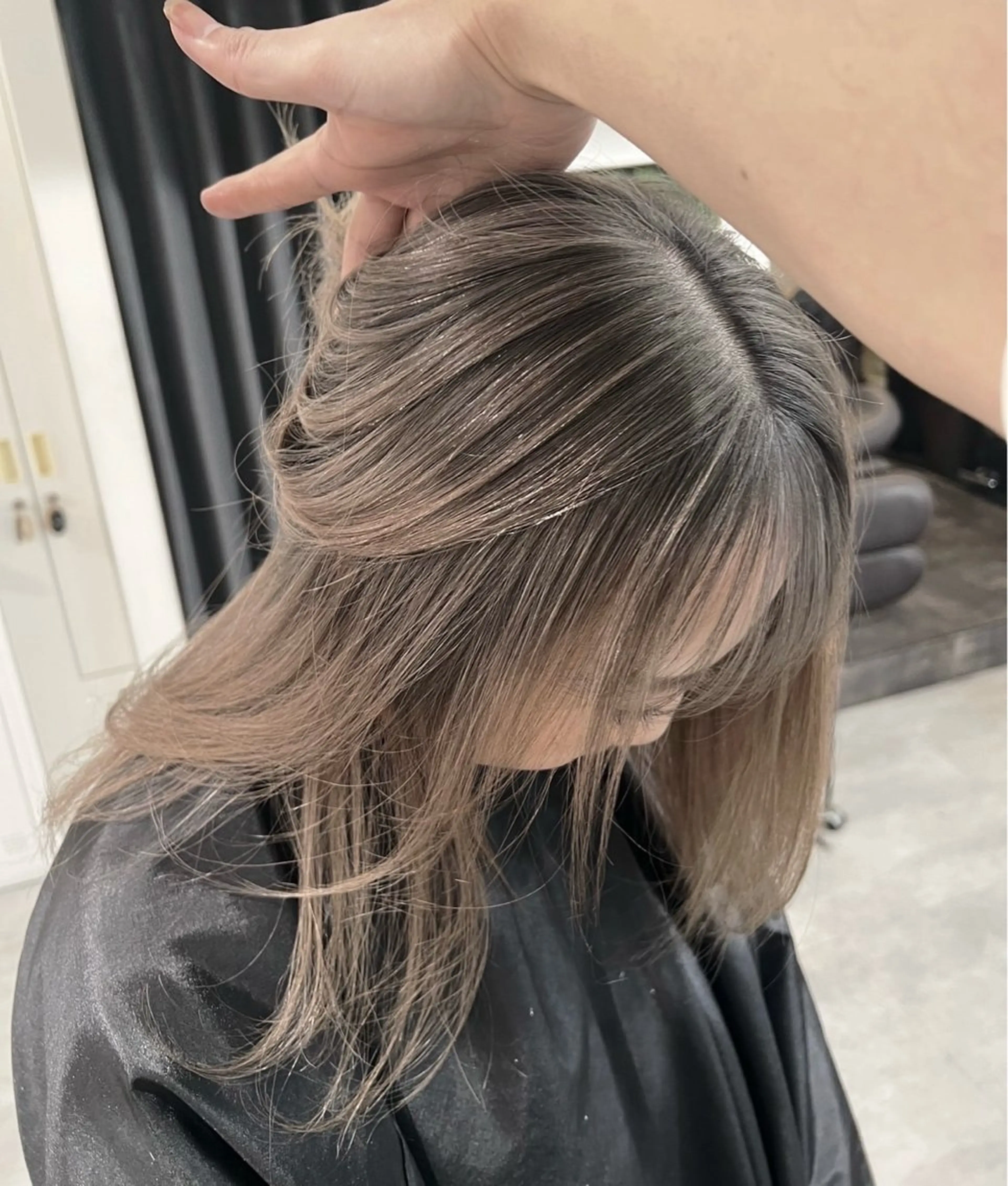 ミディアム カラー バレイヤージュ ベージュカラー ミルクティーベージュ レイヤーカット ヘアカラー トリートメント ROBIN所属・指名数No.1 /NAOYAのヘアスタイル