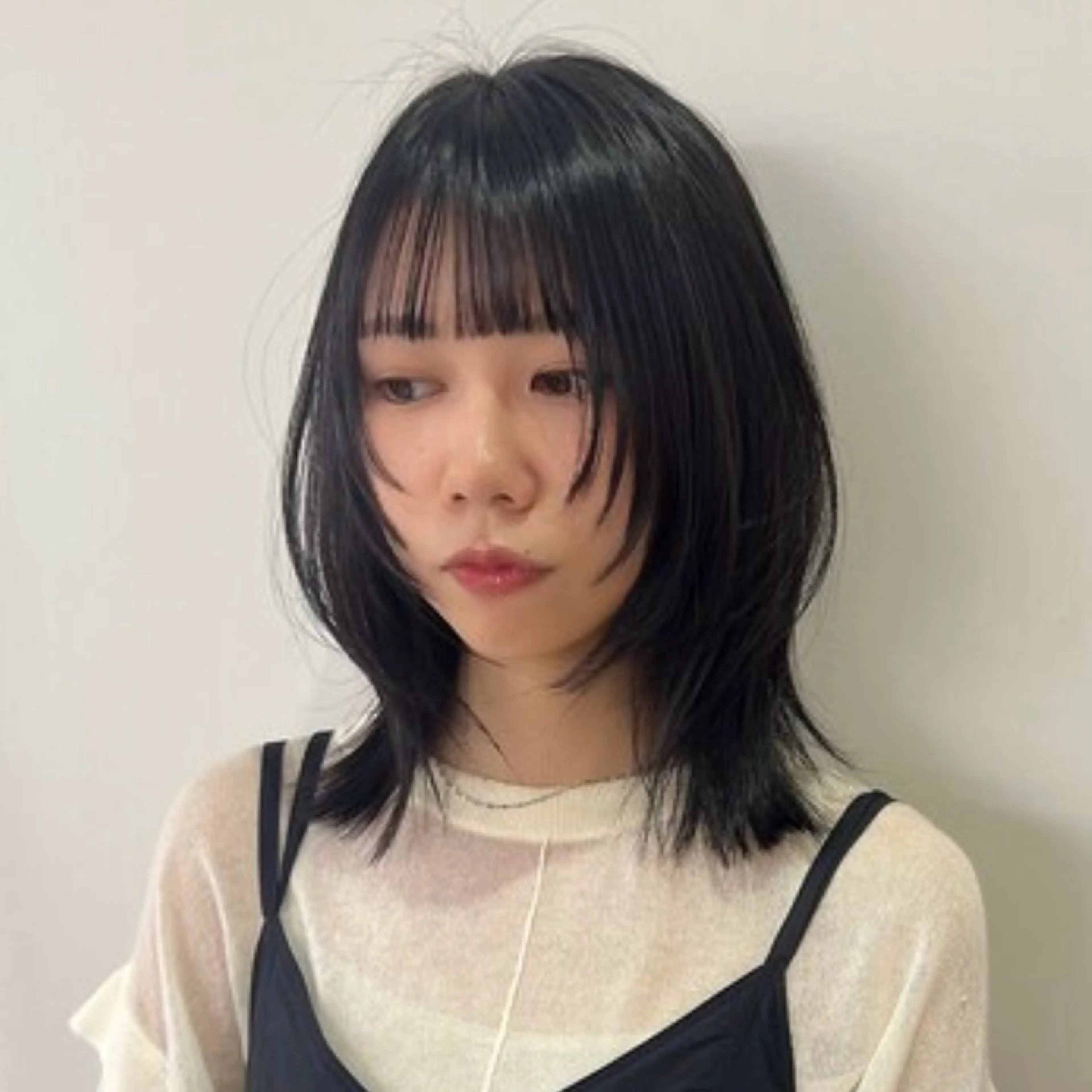 ミディアム レイヤーカット カット 松川ヒナ｜韓国レイヤ /耳つぼジュエリーのヘアスタイル