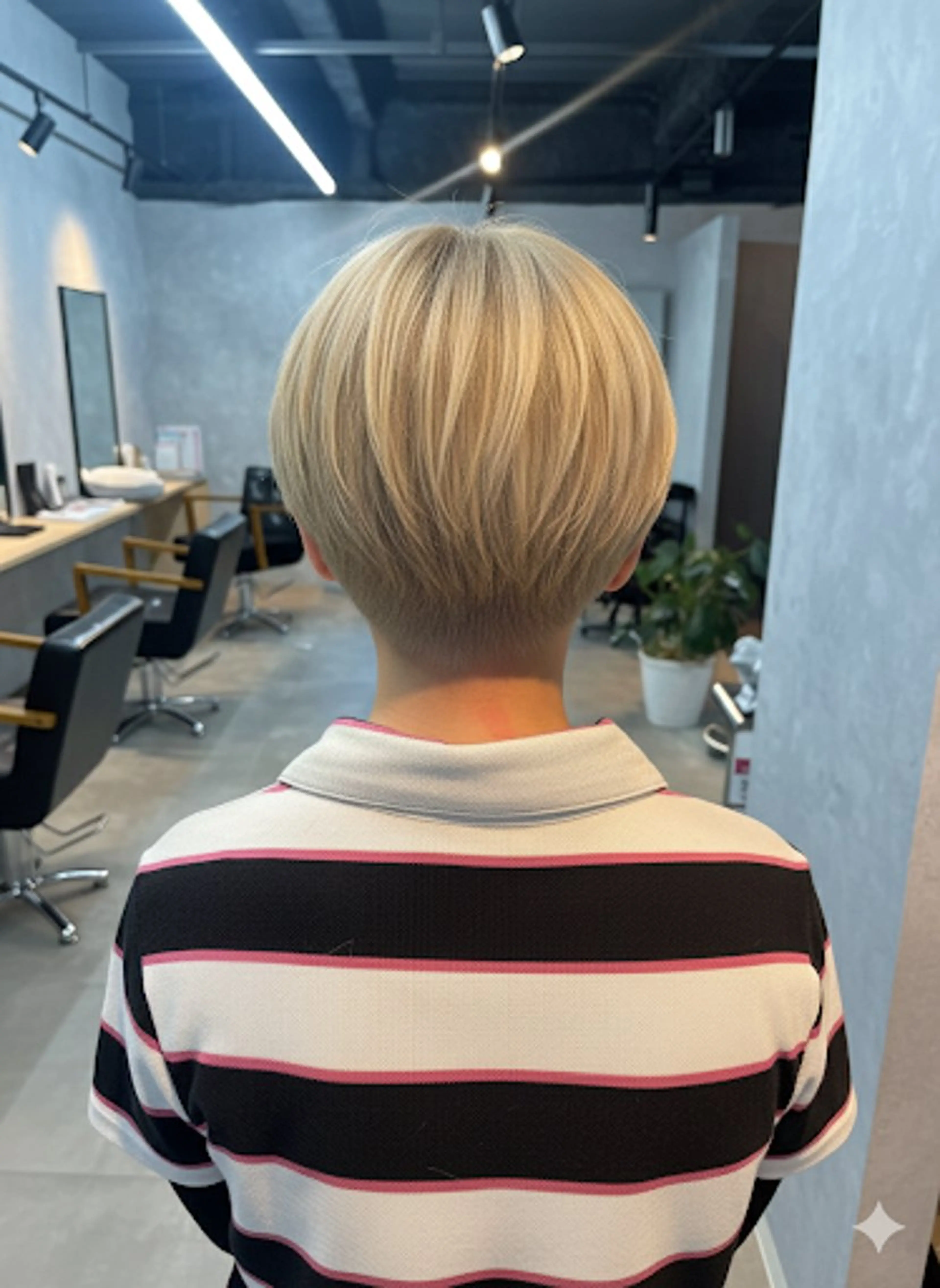 ショート 小山洋次/阪急茨木/ 透明感カラーショートのヘアスタイル