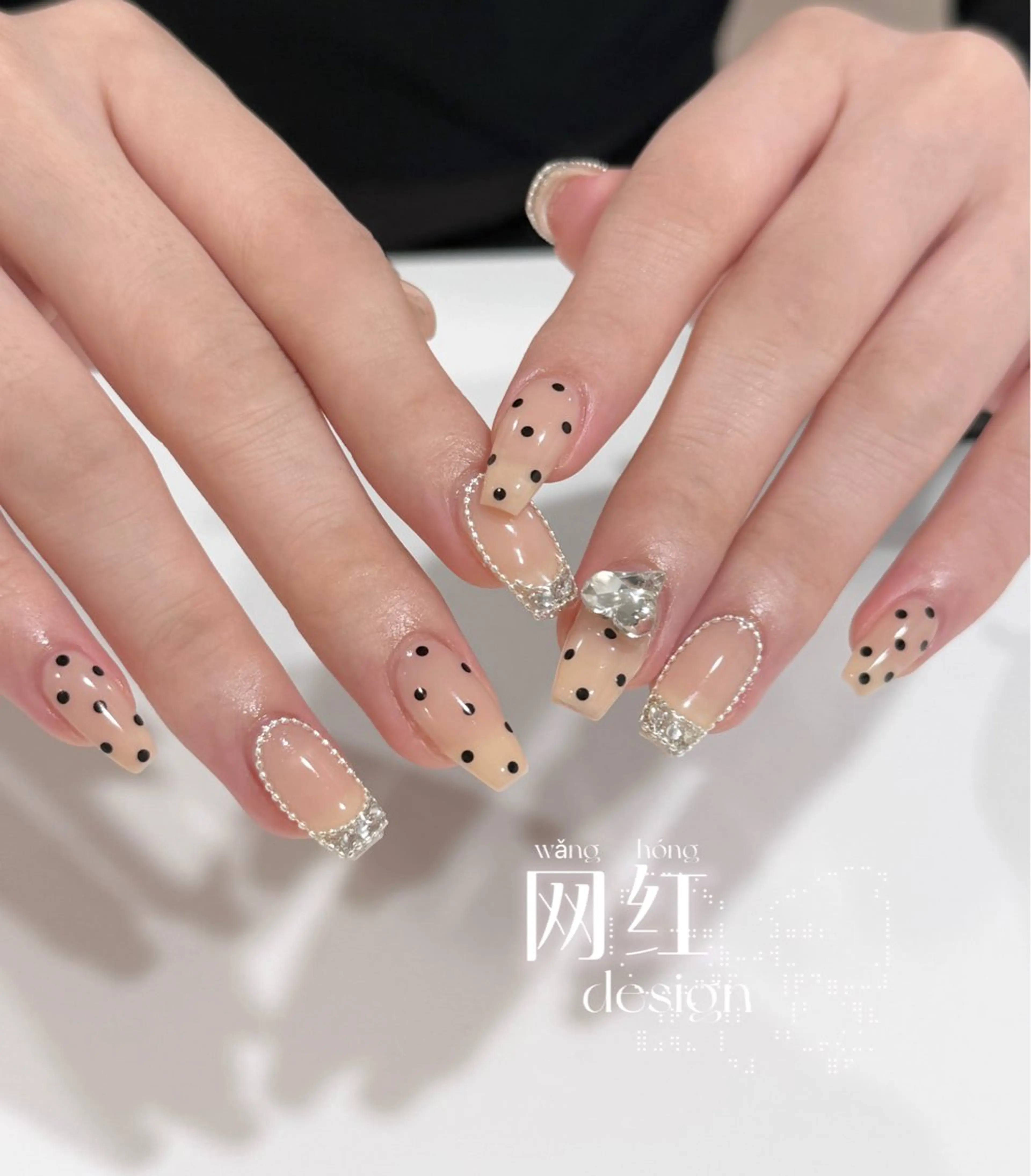 セミロング LORAN juriのネイルデザイン