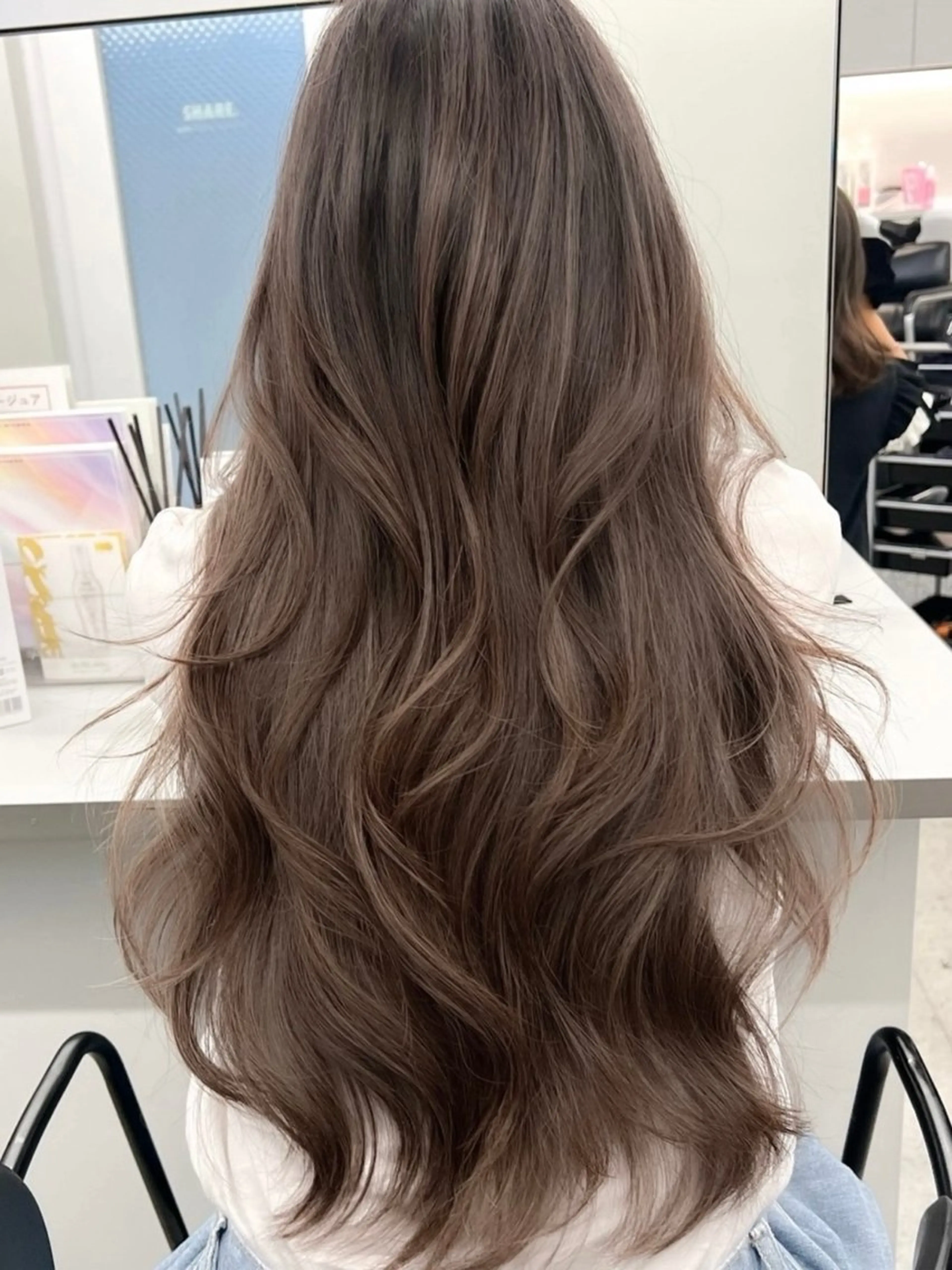 ミディアム 市毛 結菜のヘアスタイル