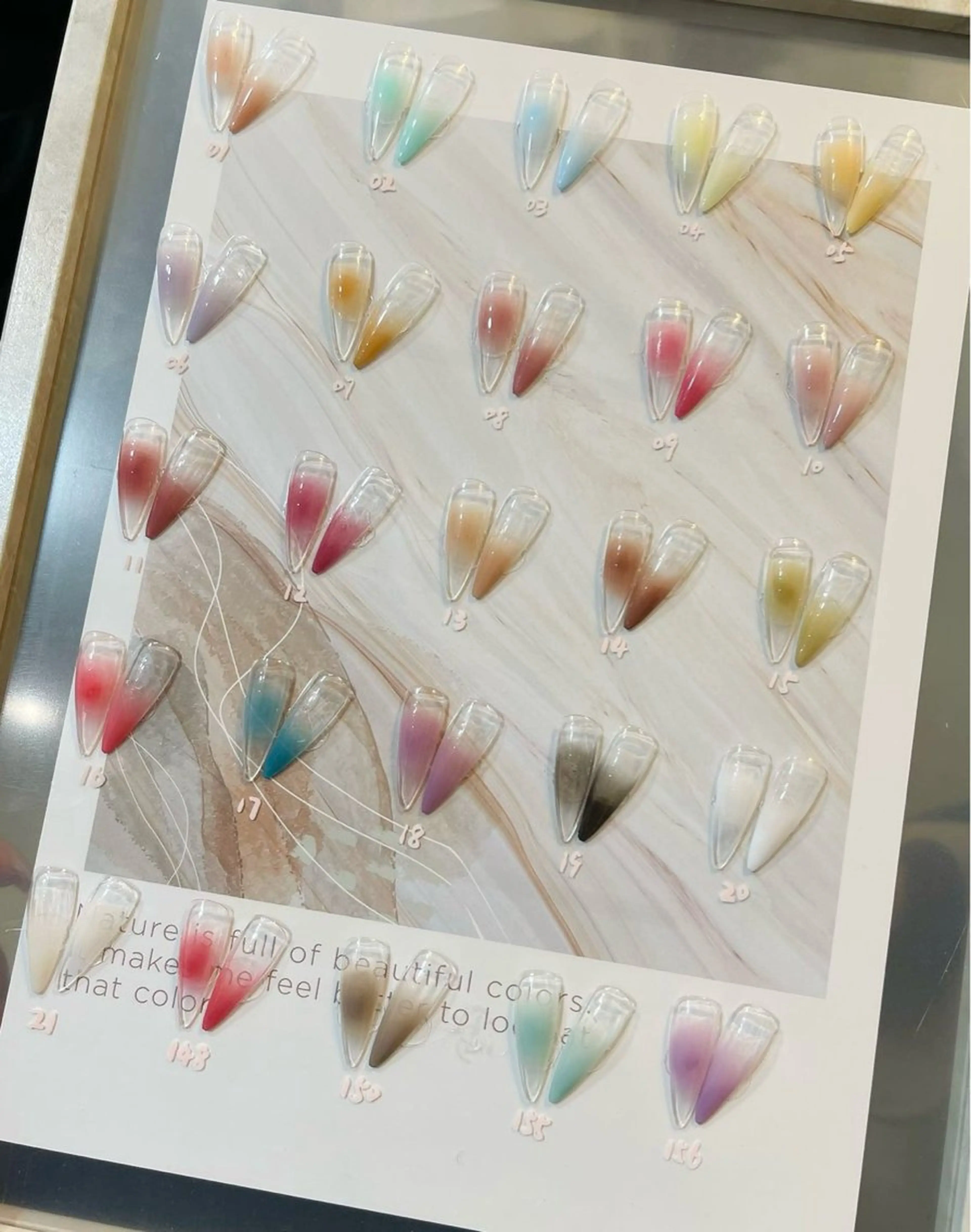 「新人ネイリスト」チーク&グラテーション❤ベースカラー変更可能❤色が100以上選べます！の写真