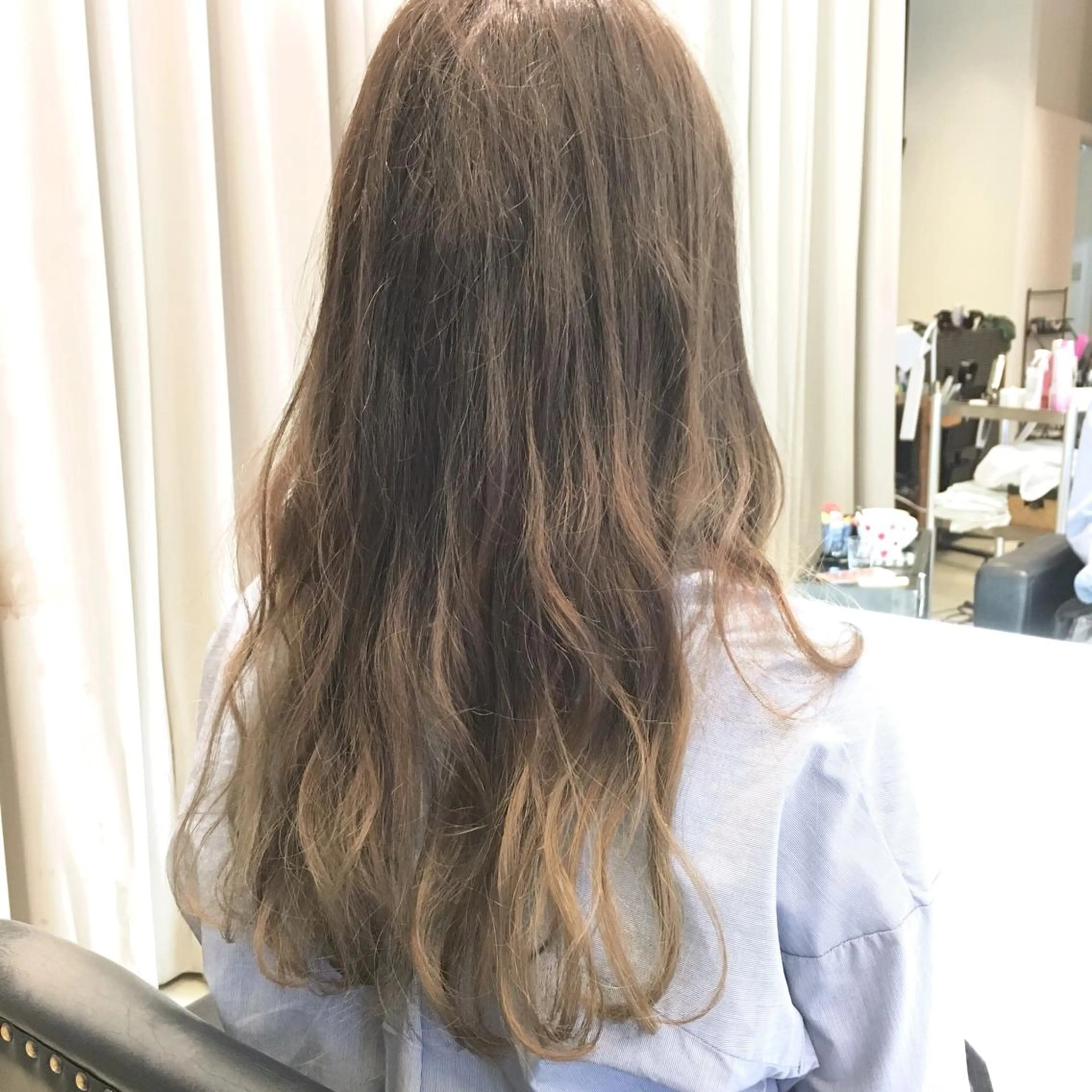 ロング カラー グラデーションカラー グレージュ Lien所属・西川 ヒロキのヘアスタイル