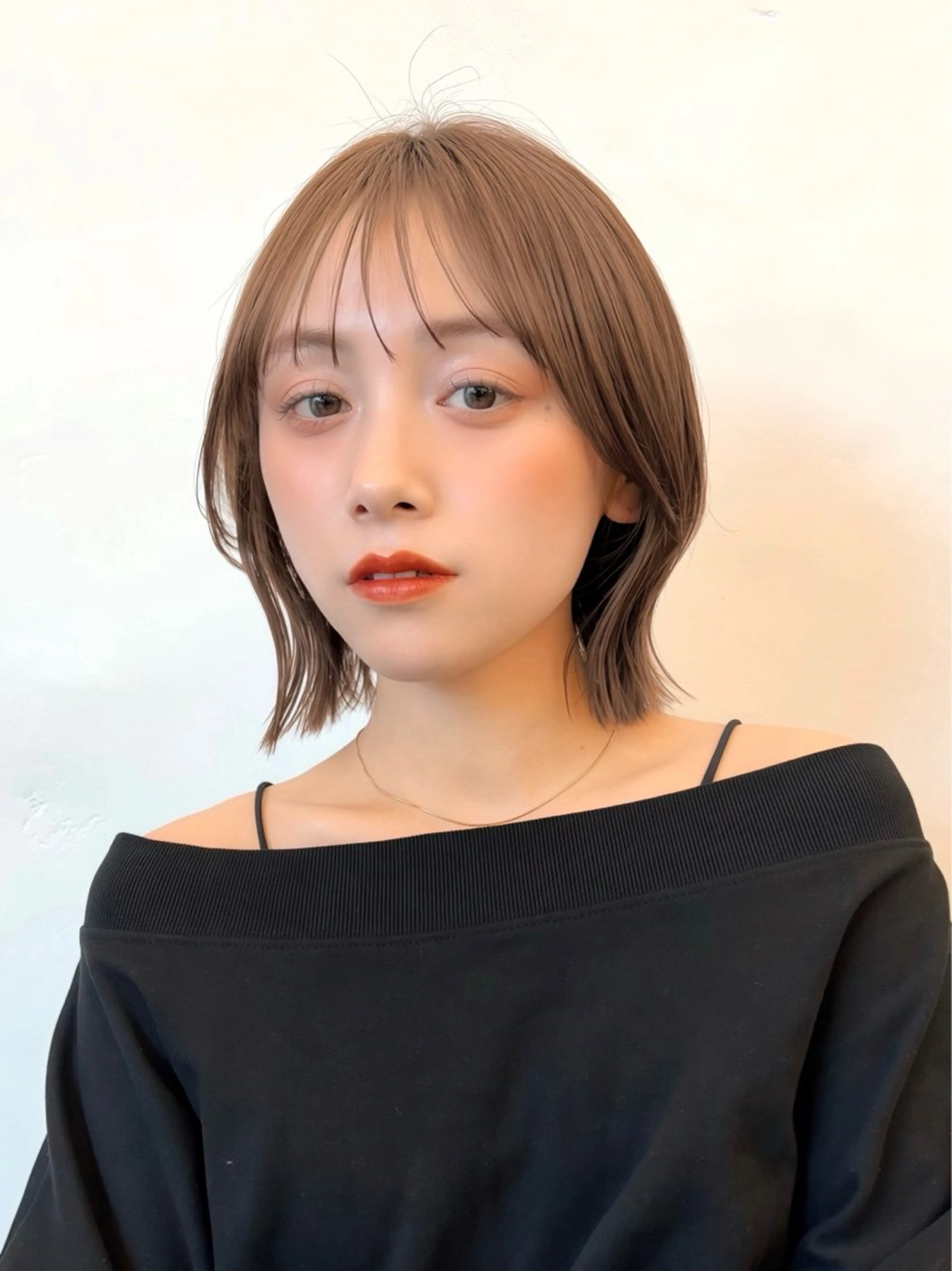 ミディアム カラー ヘアアレンジ 切りっぱなしボブ ベージュカラー 透明感カラー ボブ 🌱ボブ/レイヤー/ ベージュ/あやみ✨のヘアスタイル