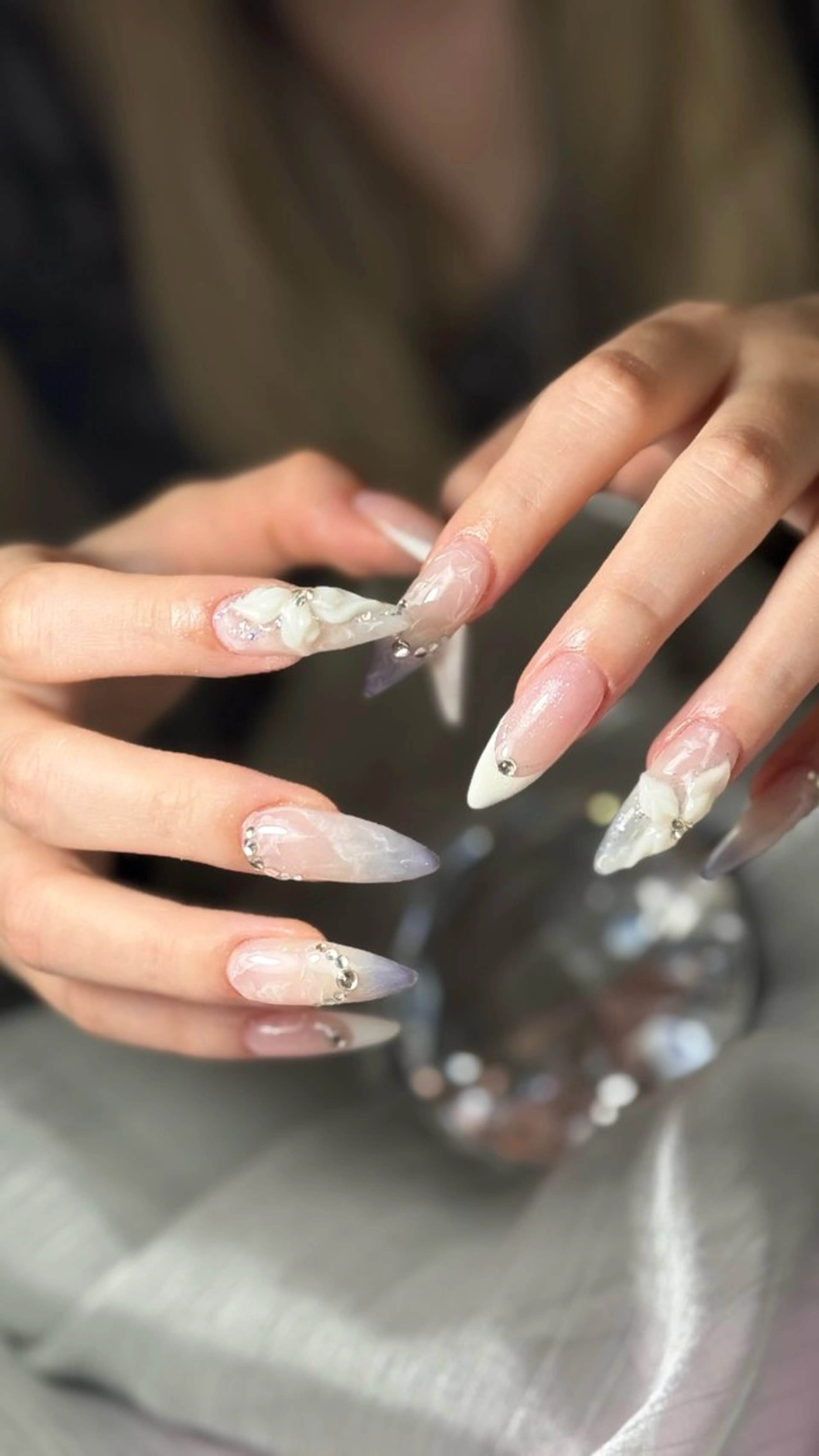 ネイル ハンドネイル ルシイ🎀新宿長さ 出しパーツ専門店のネイルデザイン