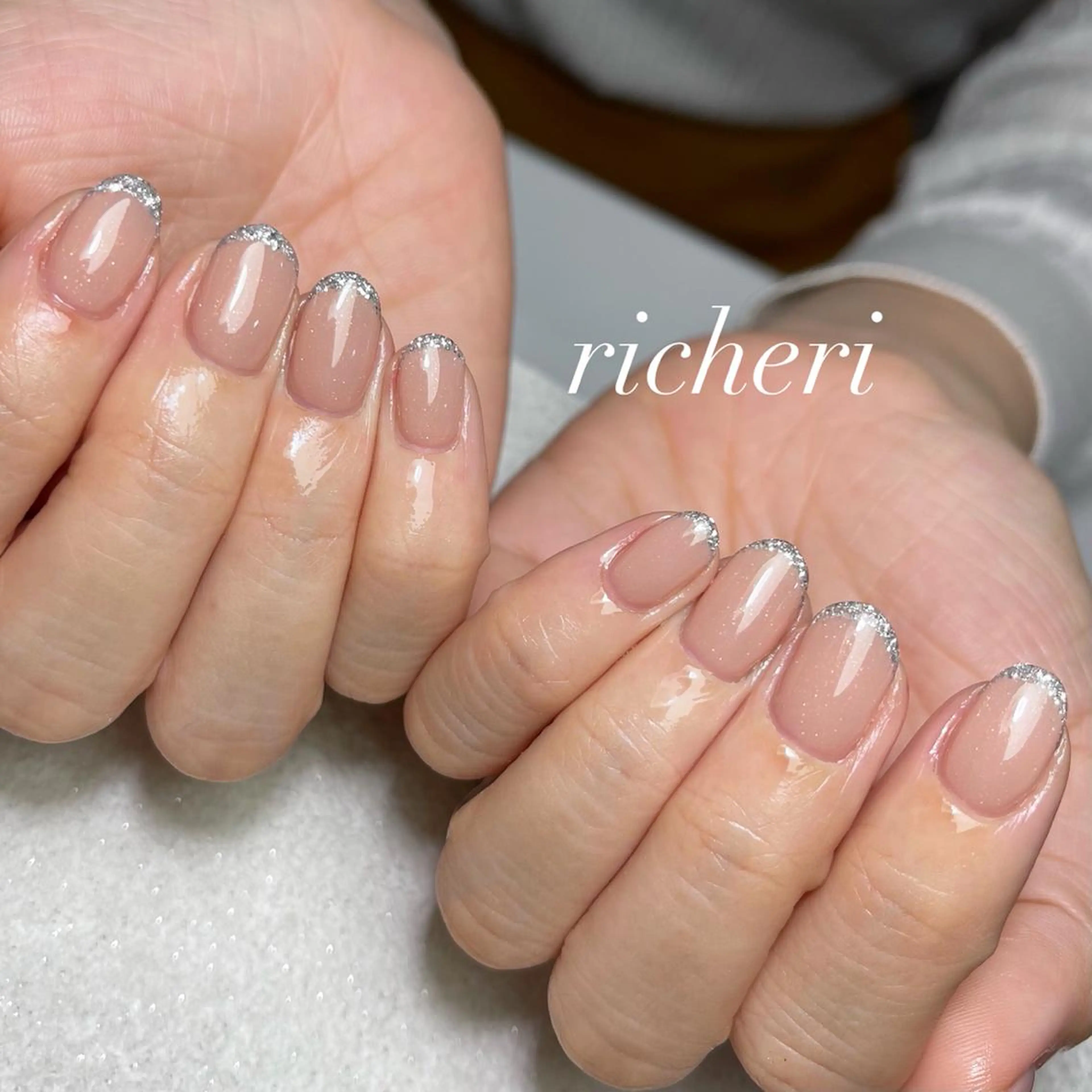 ミディアム ネイル 韓国風ヘア アートネイル フレンチネイル ジェルネイル ガラスフレンチ richeri beautyのエステ・リラクイメージ