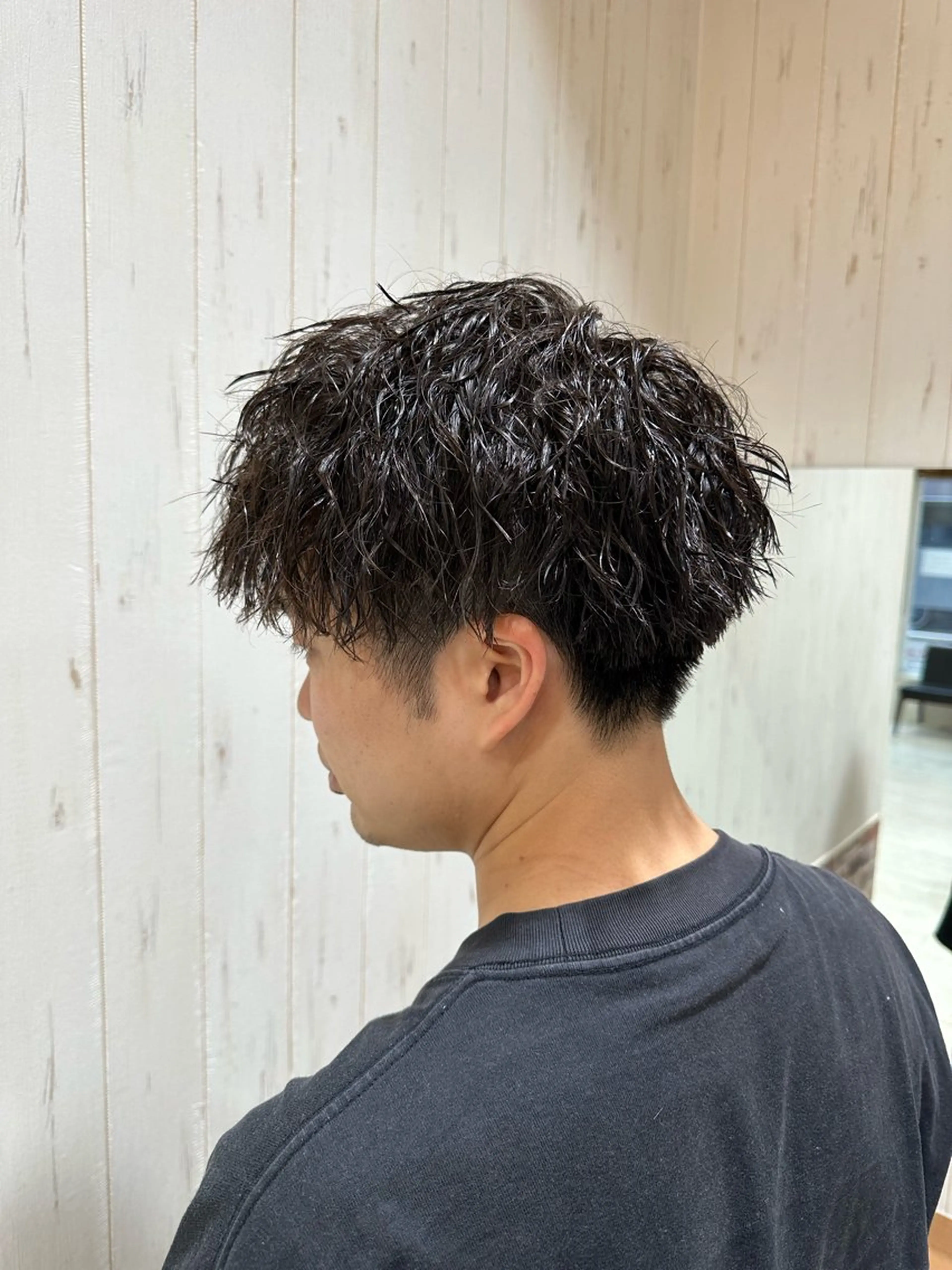 ショート パーマ メンズ ダウンパーマ フェードカット メンズ韓国風 マッシュ メンズパーマ パーマ 中嶋 紘夢のヘアスタイル
