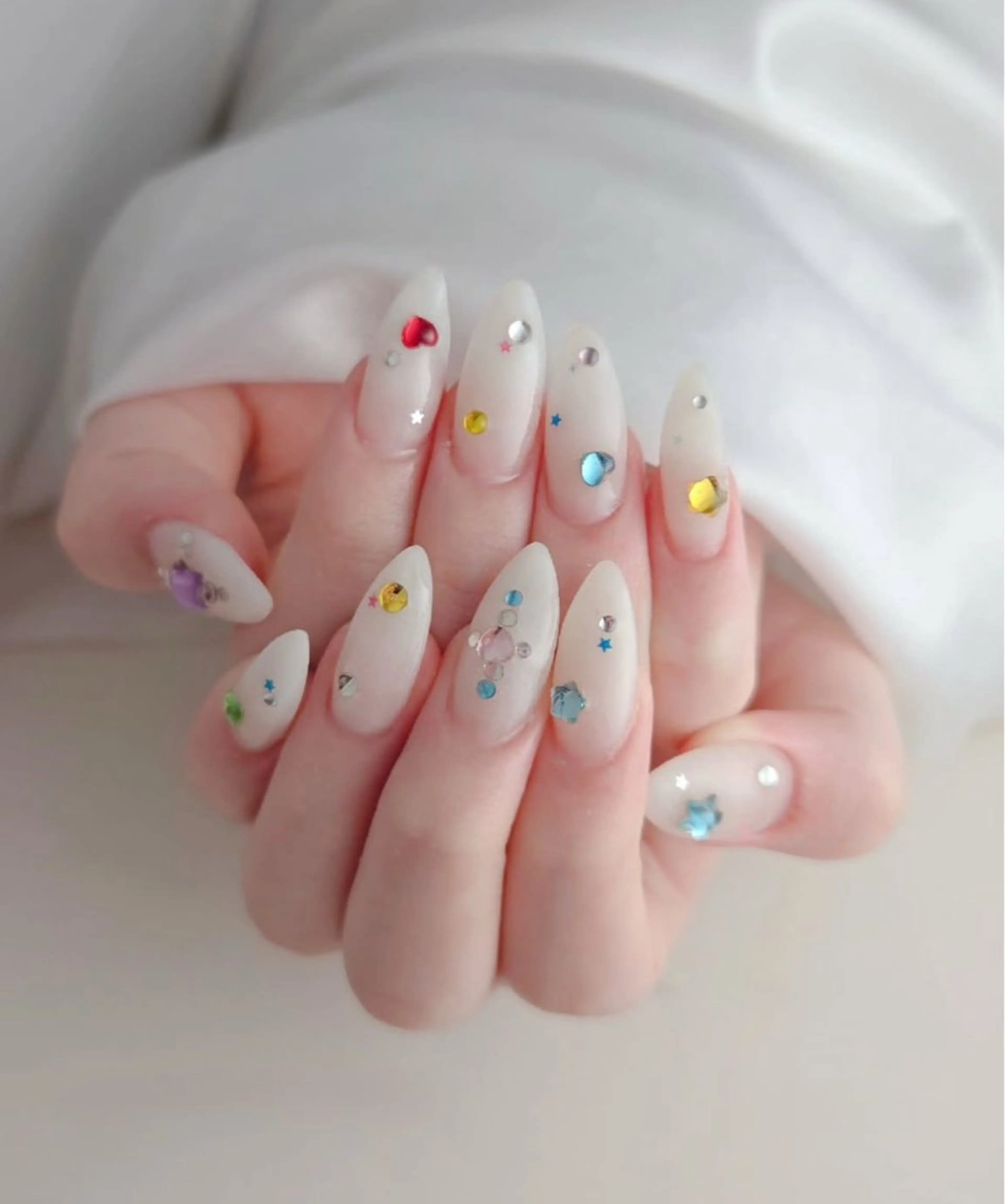 ネイル フラッシュネイル フレンチネイル グラデーション キラキラネイル 韓国ネイル ハンドネイル Lina nail所属・Lunaa 池袋のネイルデザイン