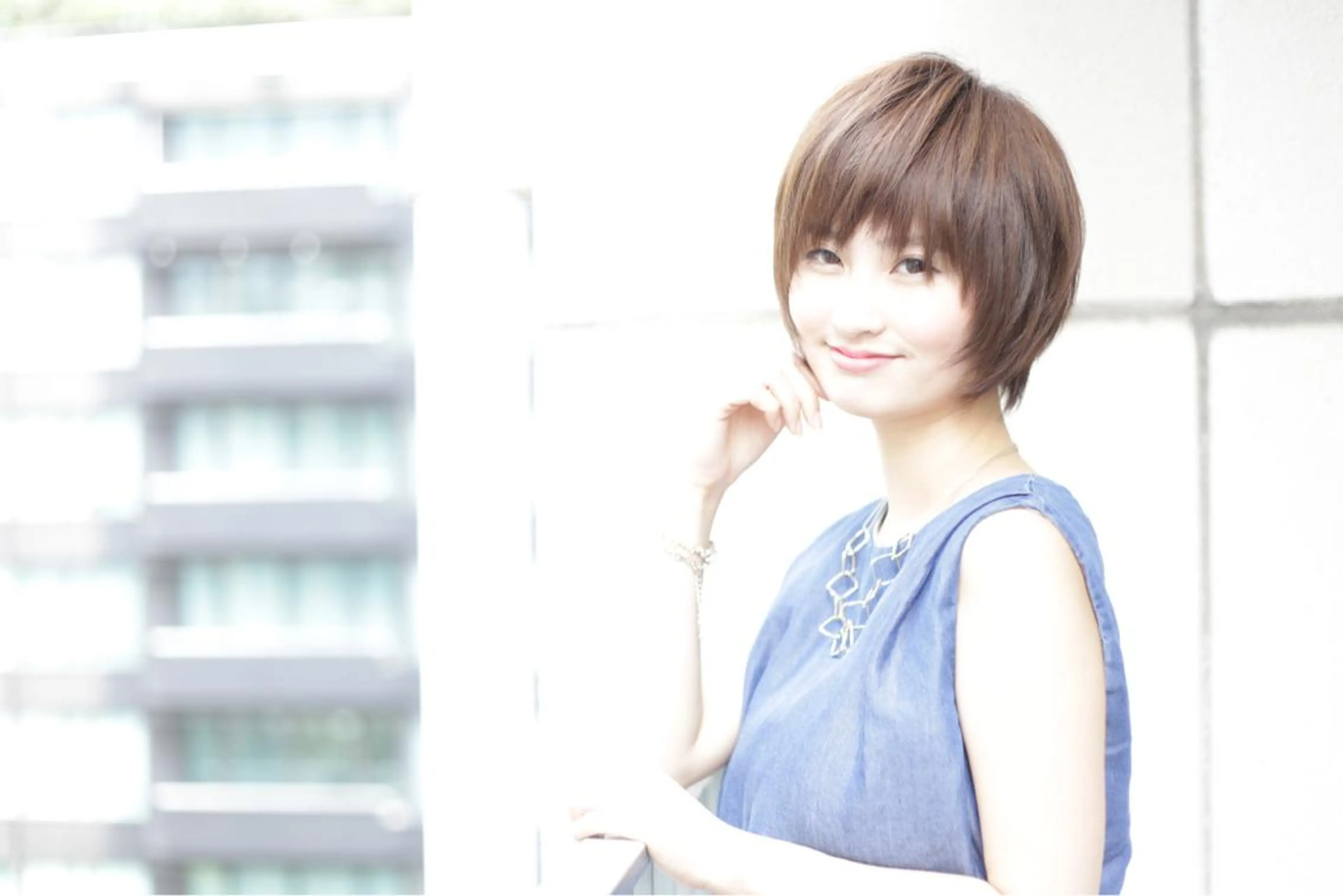 ショート アッシュ 似合わせカット シースルーバング ショートヘア 小顔カット three. modelのヘアスタイル