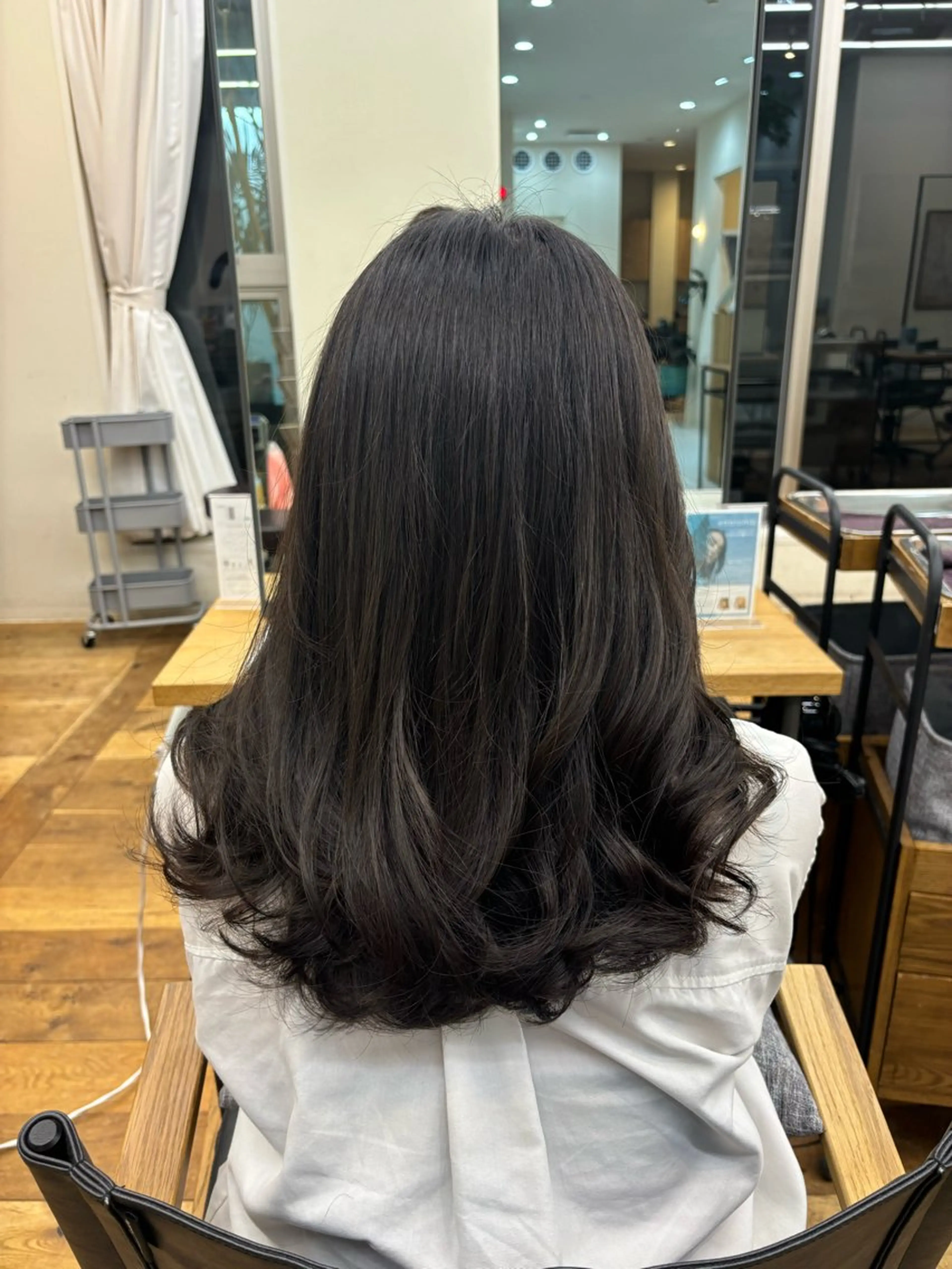 セミロング よこやま なぎさのヘアスタイル