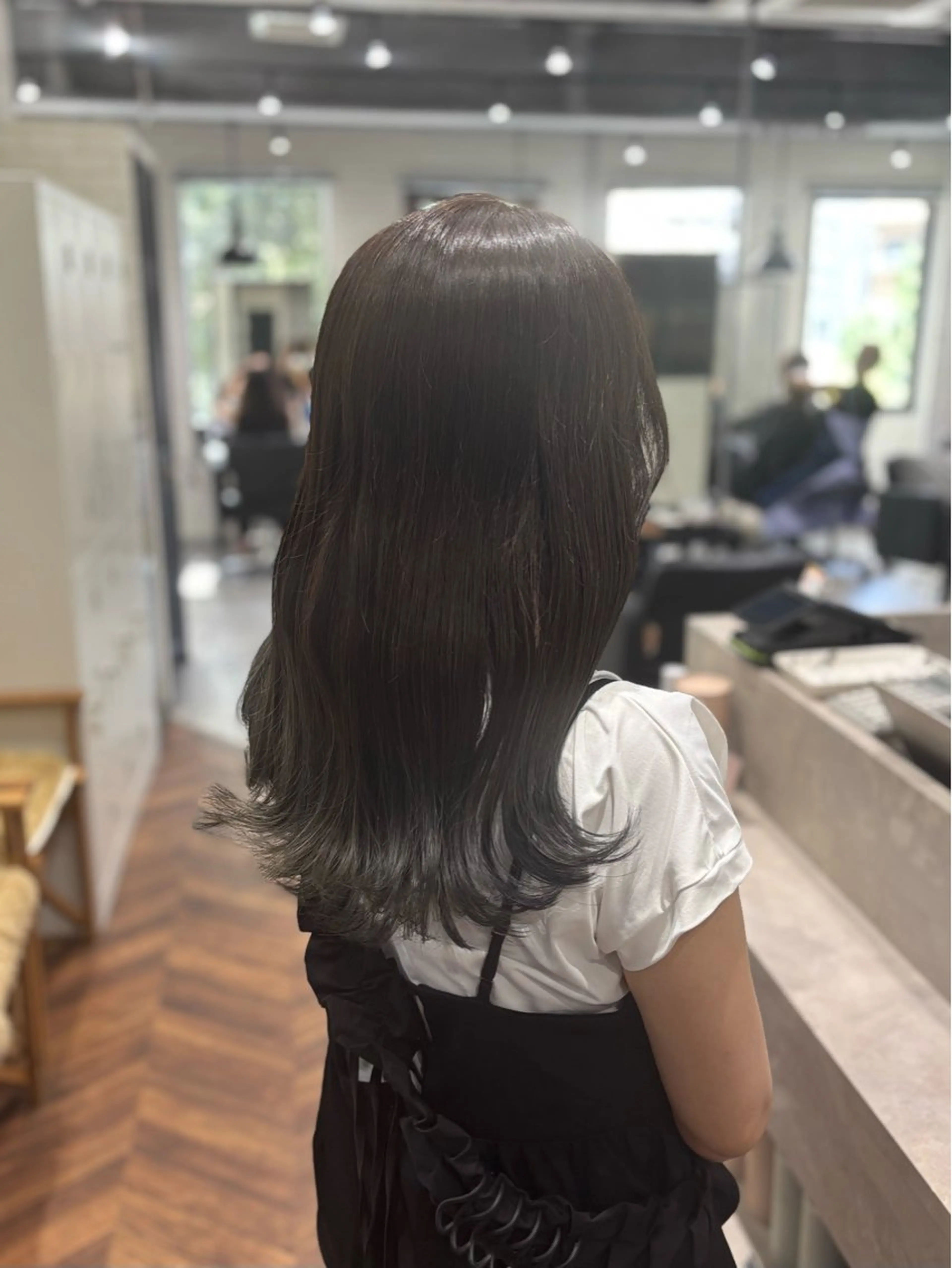 セミロング カラー ブルーカラー ブルージュ グラデーションカラー グレージュ 詩乃 暖色系🎀レイヤーのヘアスタイル