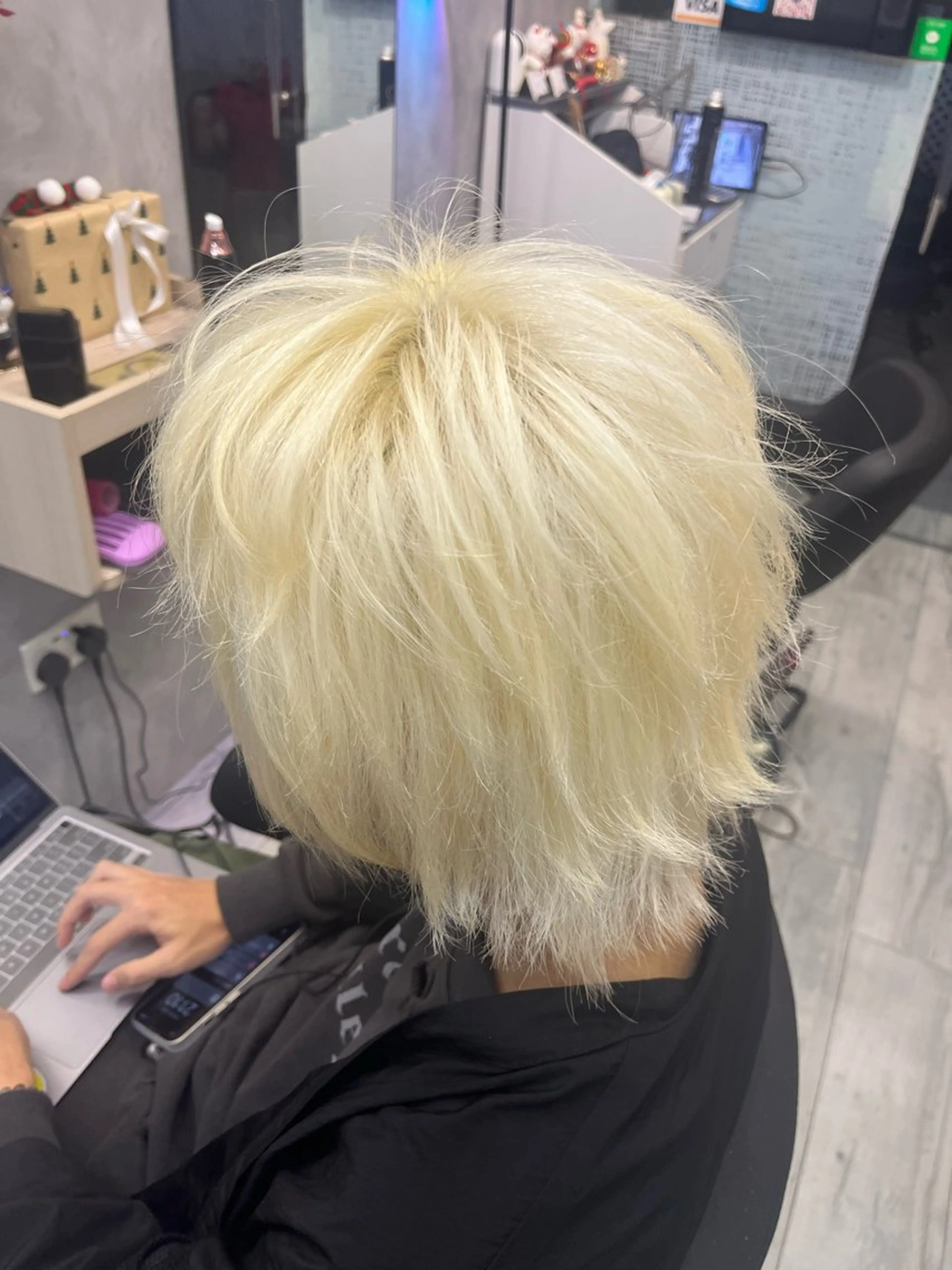 カラー ブリーチ CS made by SHACHU 大分駅前店所属・トメちゃん 🇯🇵🇭🇰のヘアスタイル