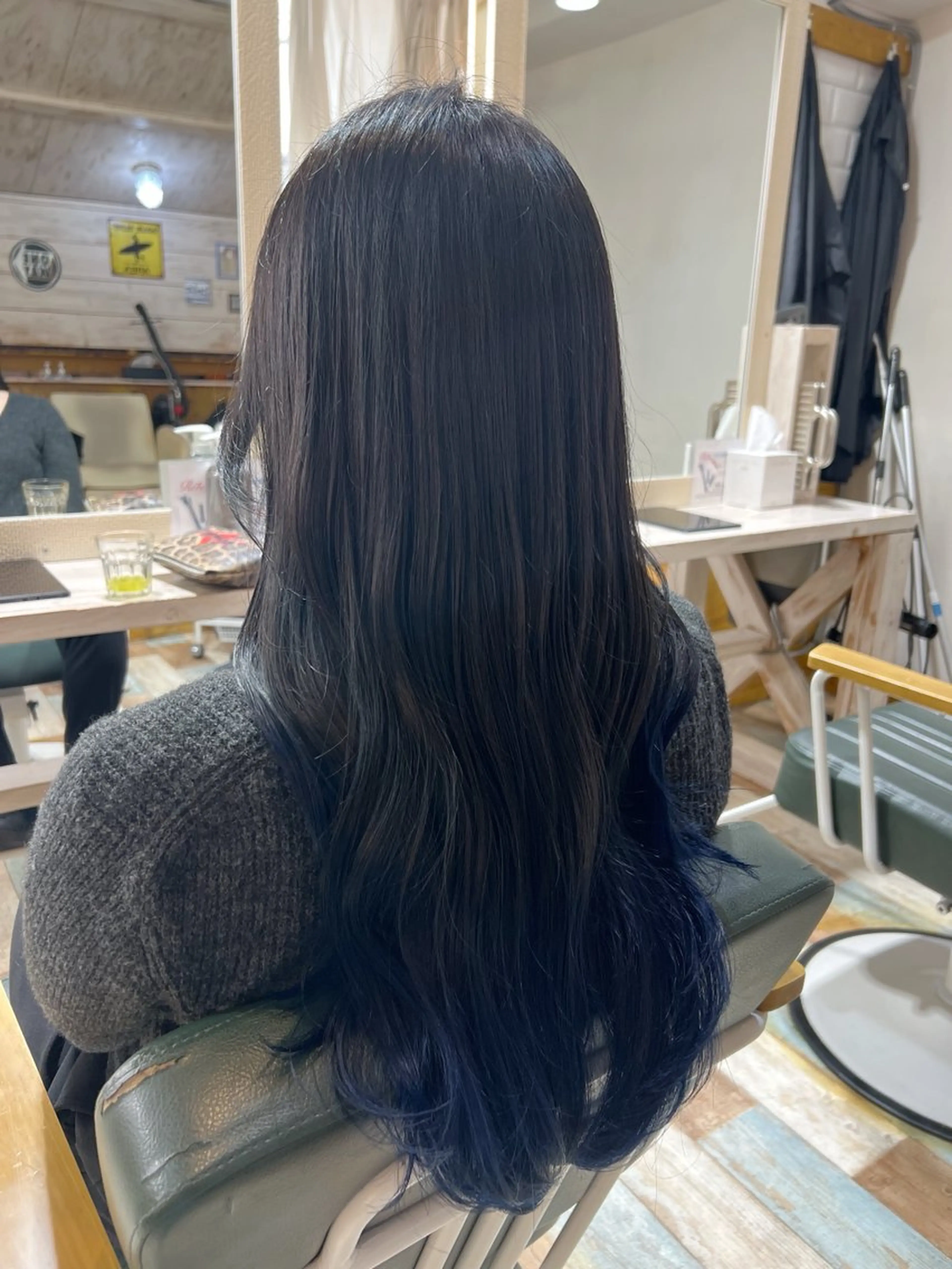 ロング カラー ブルーカラー ブルージュ デザインカラー イヤリングカラー グラデーションカラー ヘアカラー トリートメント KANA/ボブ/ インナーカラー/艶髪のヘアスタイル