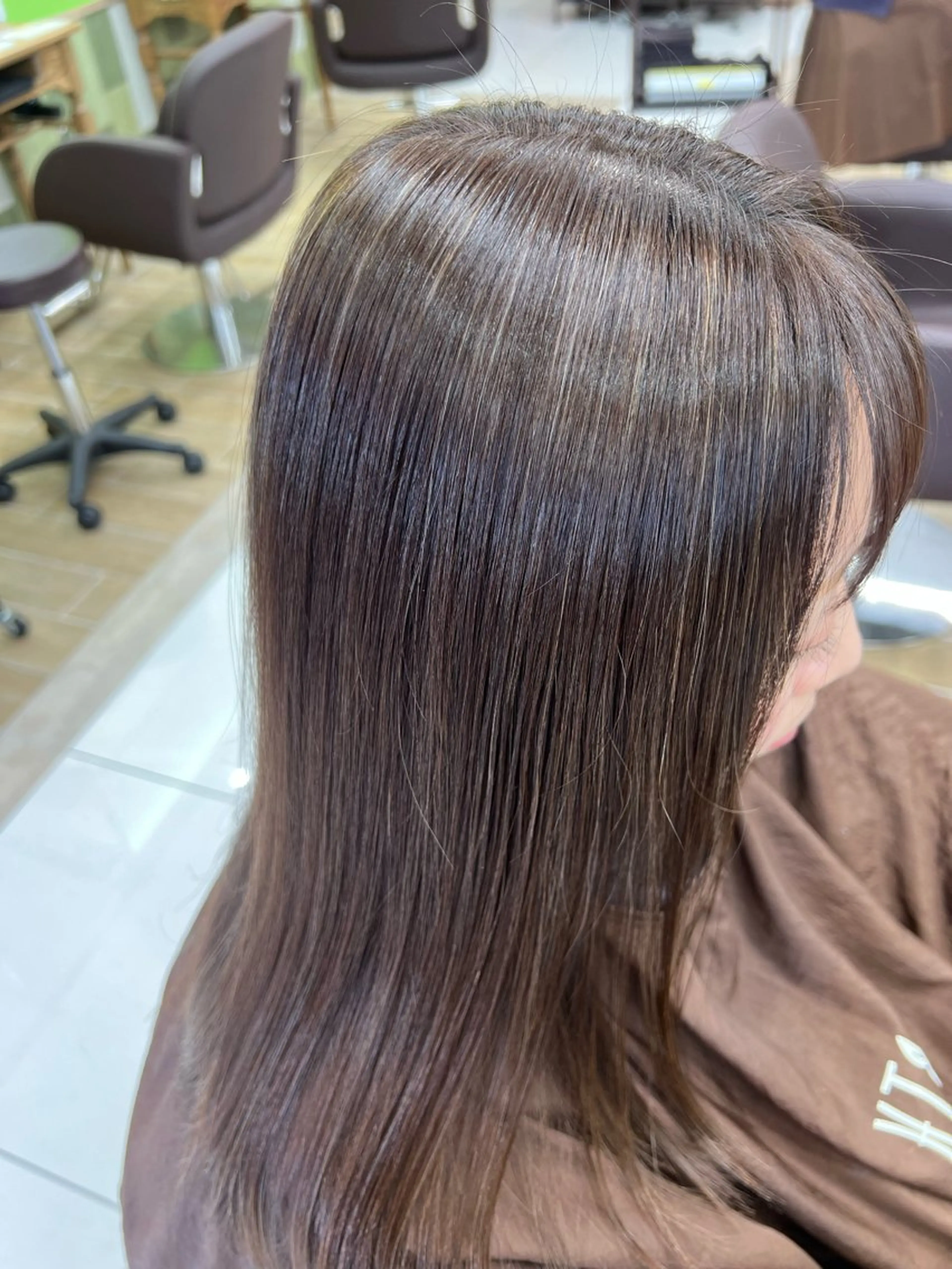 セミロング カラー Earth浜町店所属・西村 美依奈のヘアスタイル