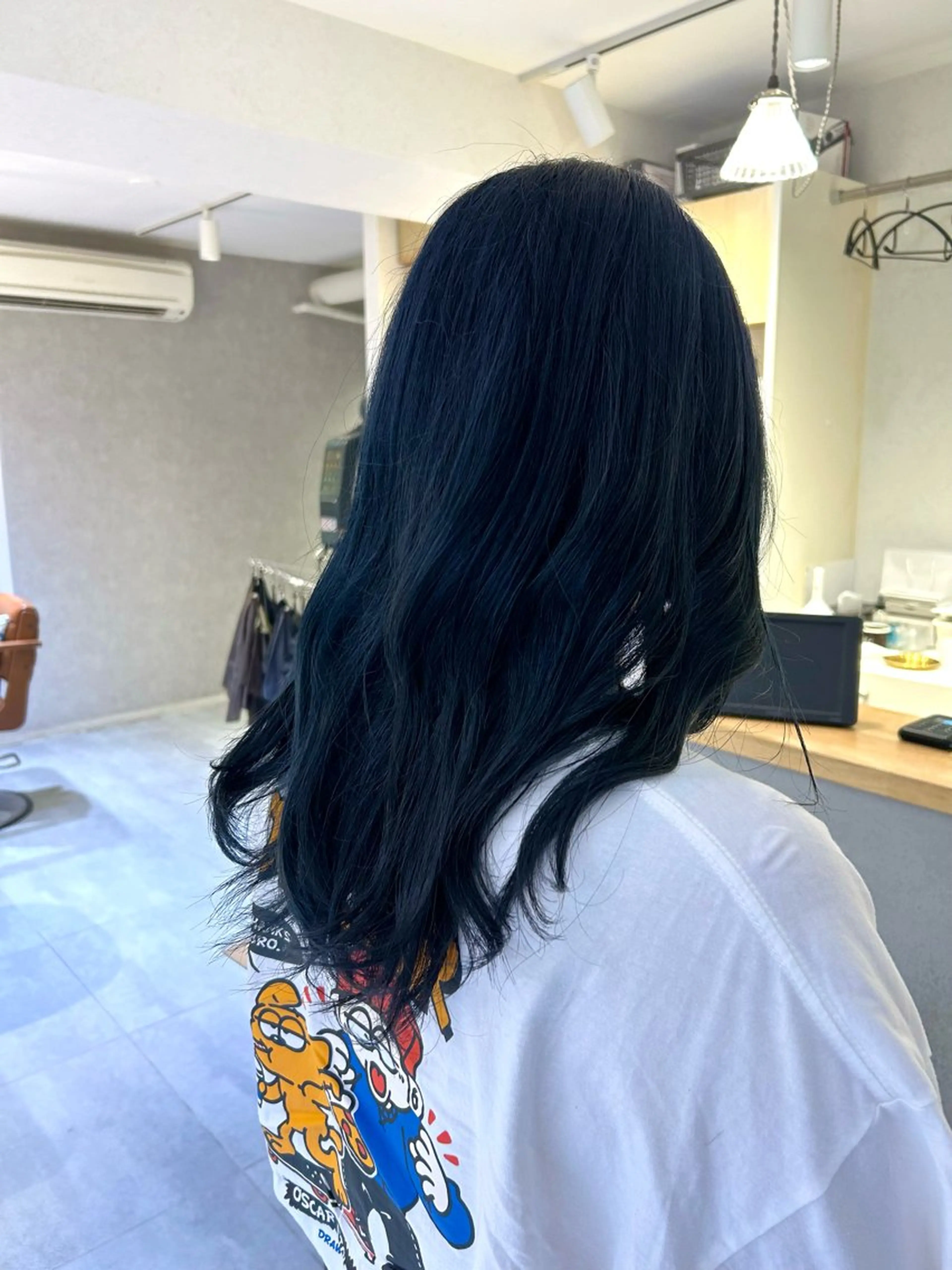 セミロング カラー ブリーチ ブルーカラー 甲斐 瑞稀のヘアスタイル