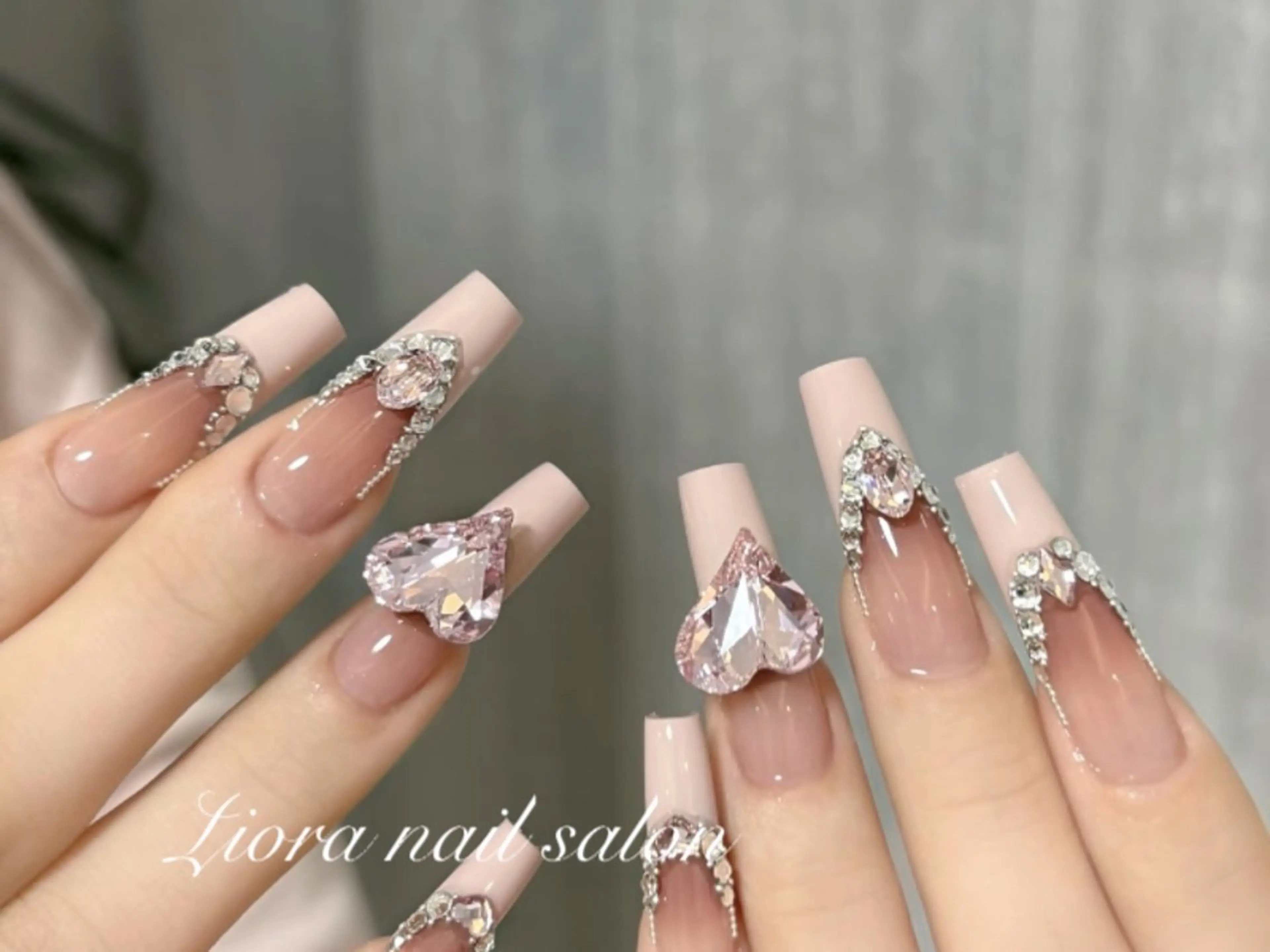 ネイル フレンチネイル ジェルネイル ガーリー グラデーション キラキラネイル ハンドネイル Liora nail 1のネイルデザイン