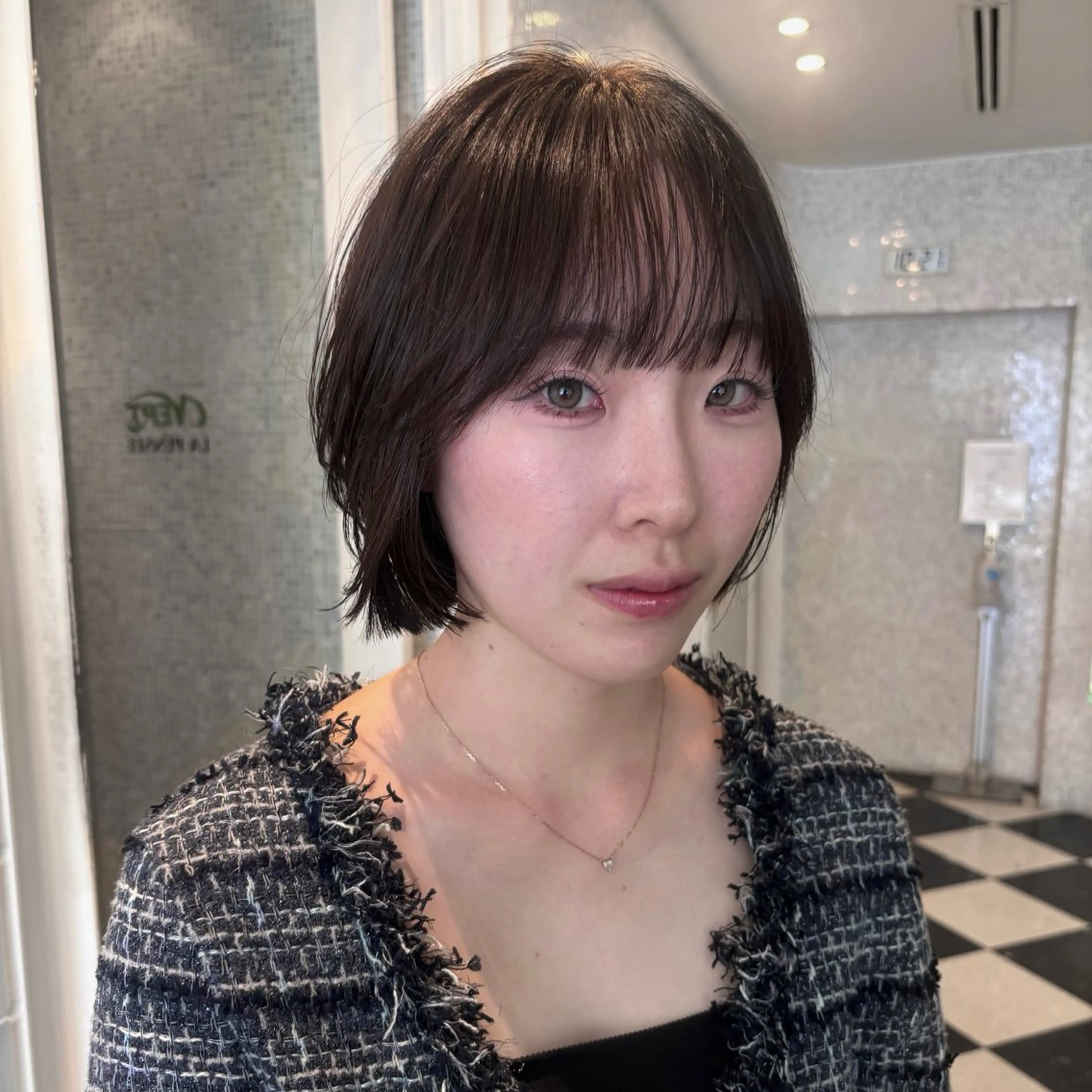 ショート ボブ カット 栄/レイヤーカット/ ベージュカラー/モモのヘアスタイル