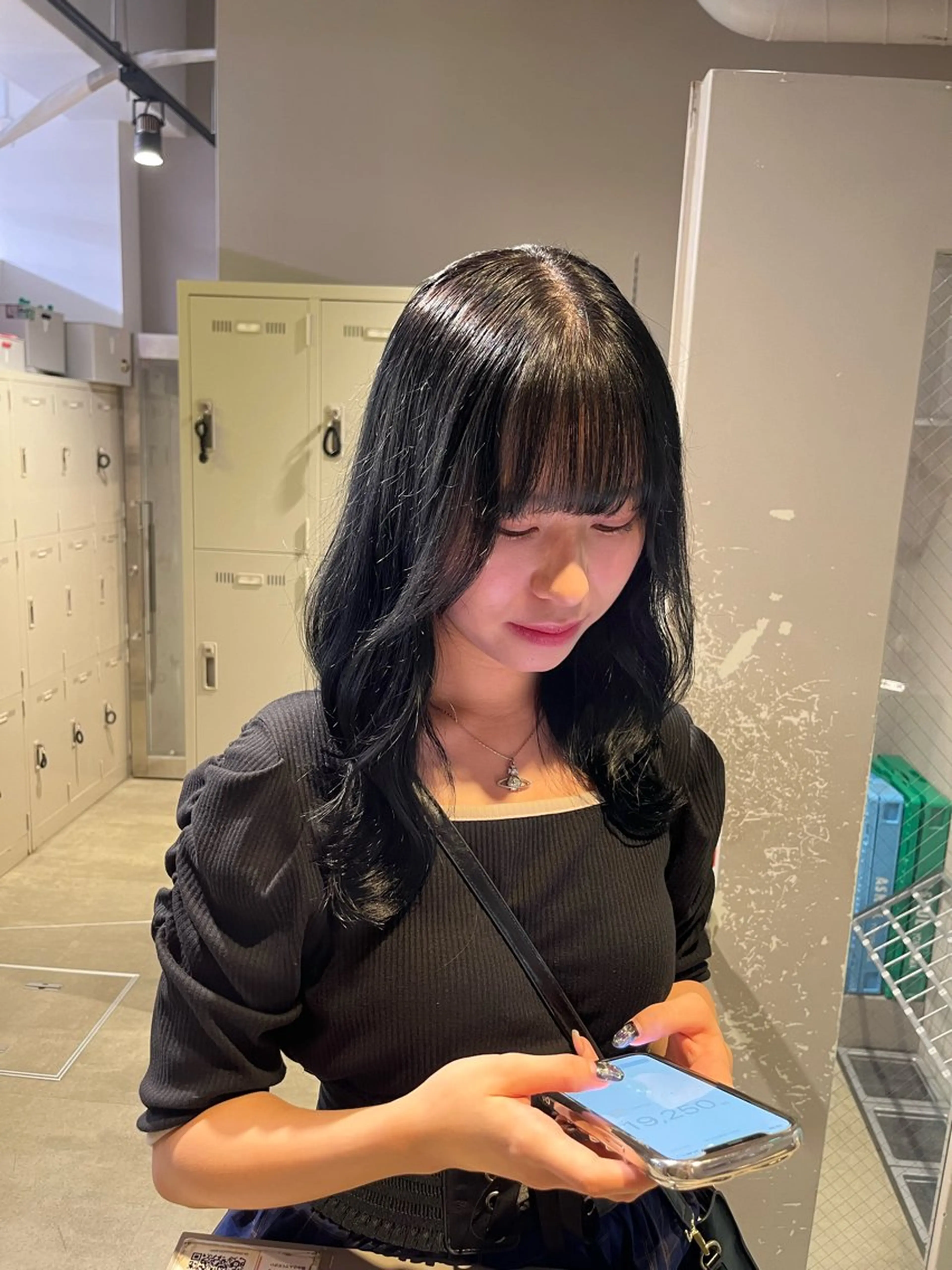 セミロング カット ヘアカラー トリートメント ヘッドスパ ヘアセット 寒色＆ブリーチ特化 寒色MiOのヘアスタイル