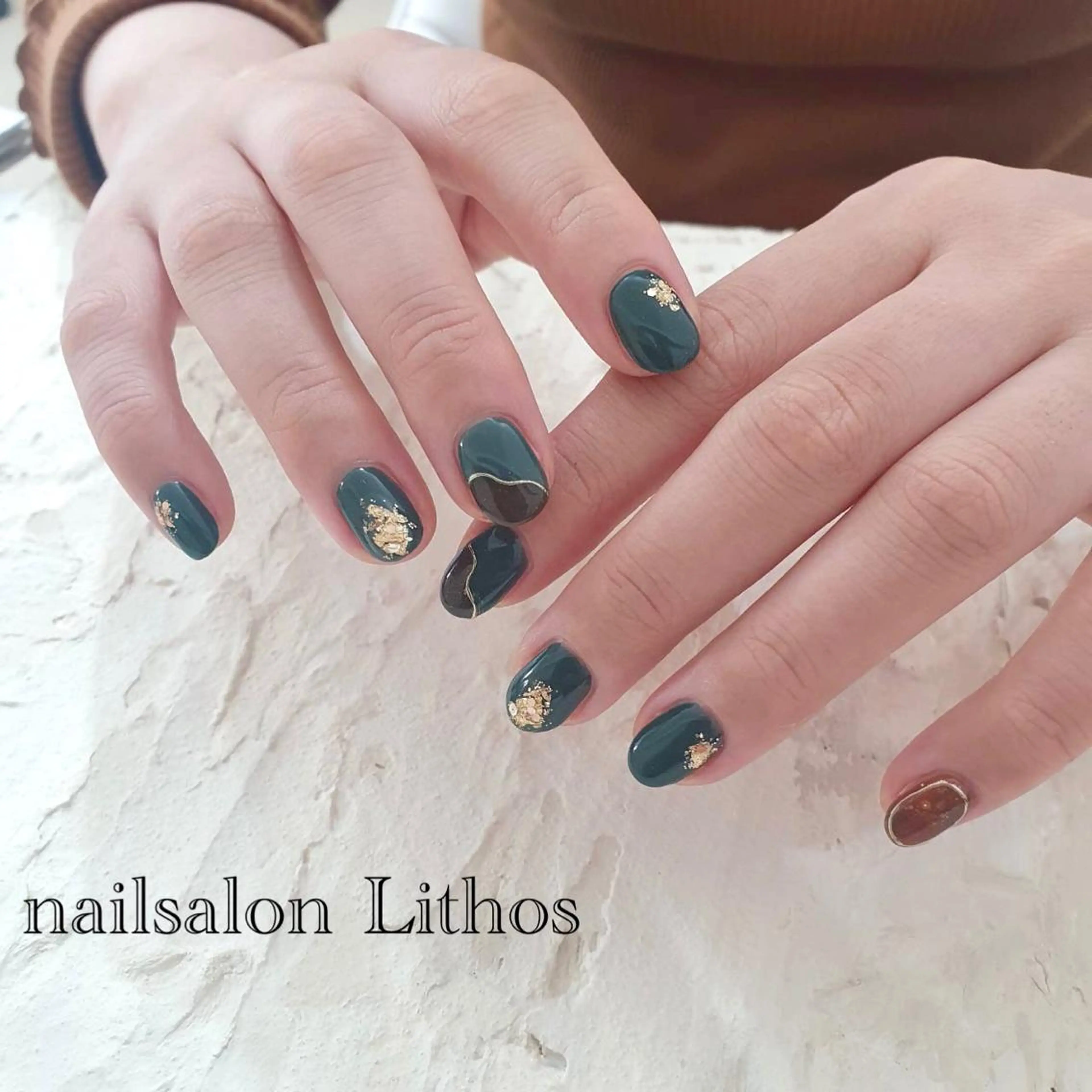 ネイル べっ甲ネイル ジェルネイル グリーン キラキラネイル 韓国ネイル ハンドネイル nailsalon Lithos所属・nailsalon Recontreのネイルデザイン