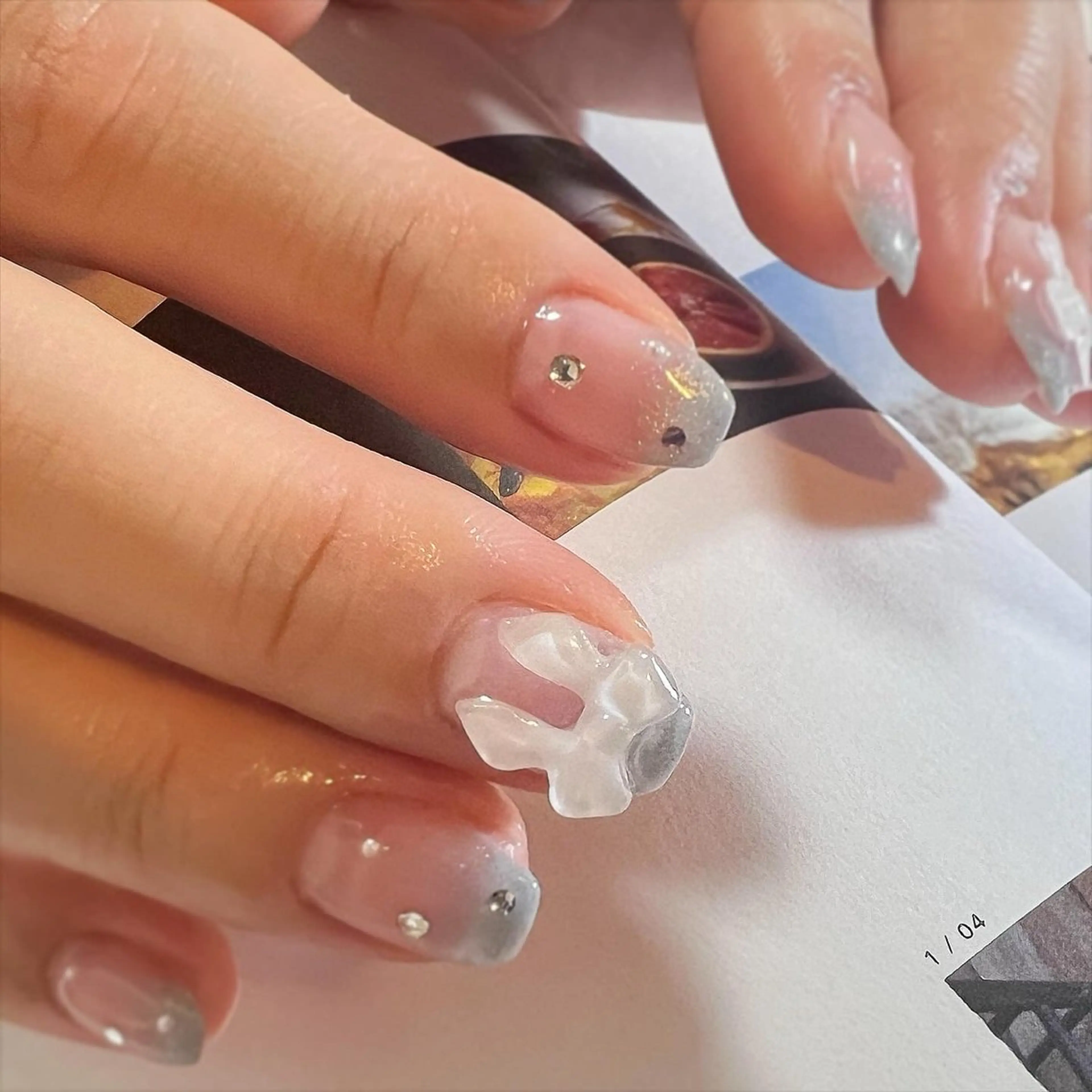 ネイル ブルー チークネイル グラデーション マグネットネイル ピンク ハンドネイル pointillé .ayaのネイルデザイン