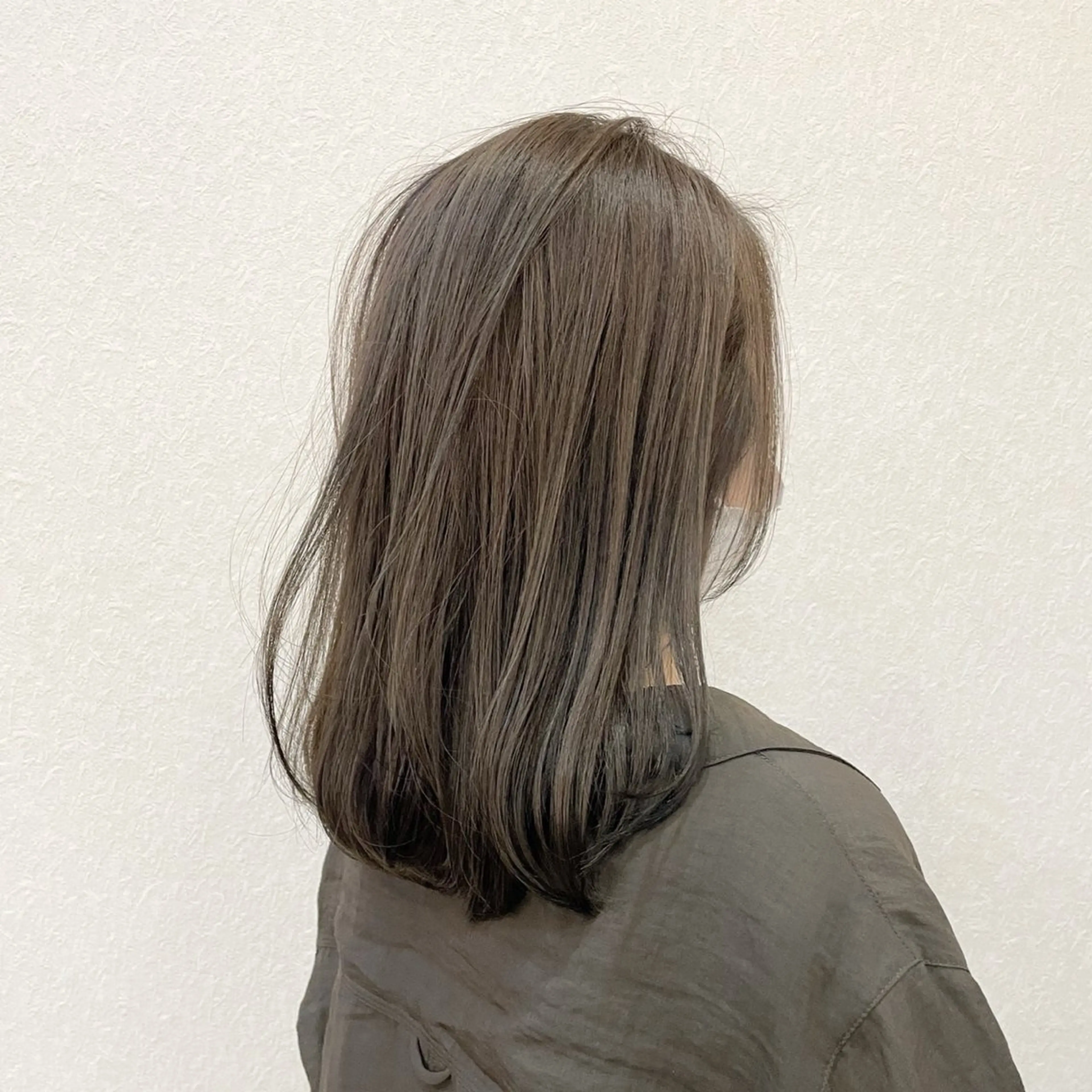 セミロング カラー ヘアカラー 田邊 汐音のヘアスタイル