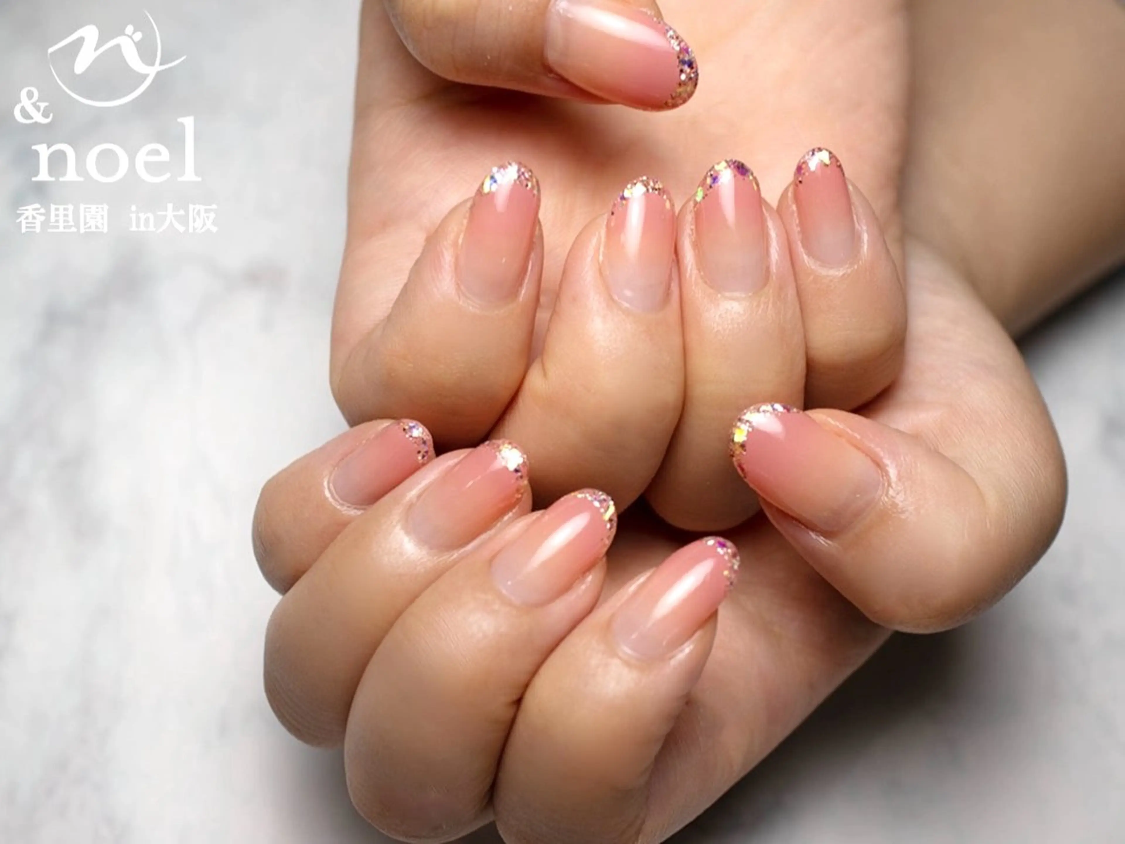 ネイル フレンチネイル ガラスフレンチ グラデーション キラキラネイル オフィスネイル Nailsalon Noël所属・Nailsalon ＆Noelのネイルデザイン