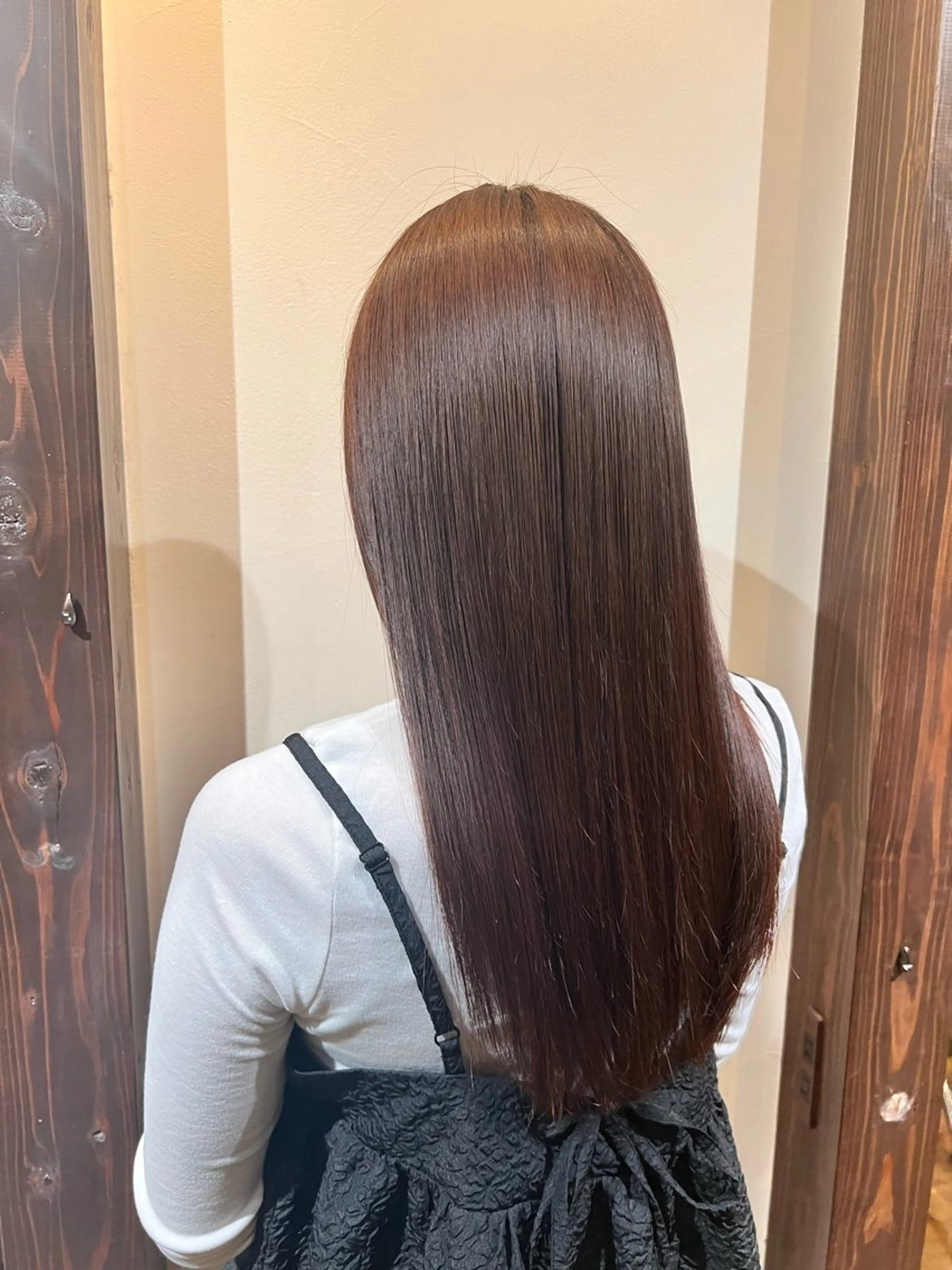 セミロング Luster Friends所属・まゆ | 艶カラー | ストレートのヘアスタイル