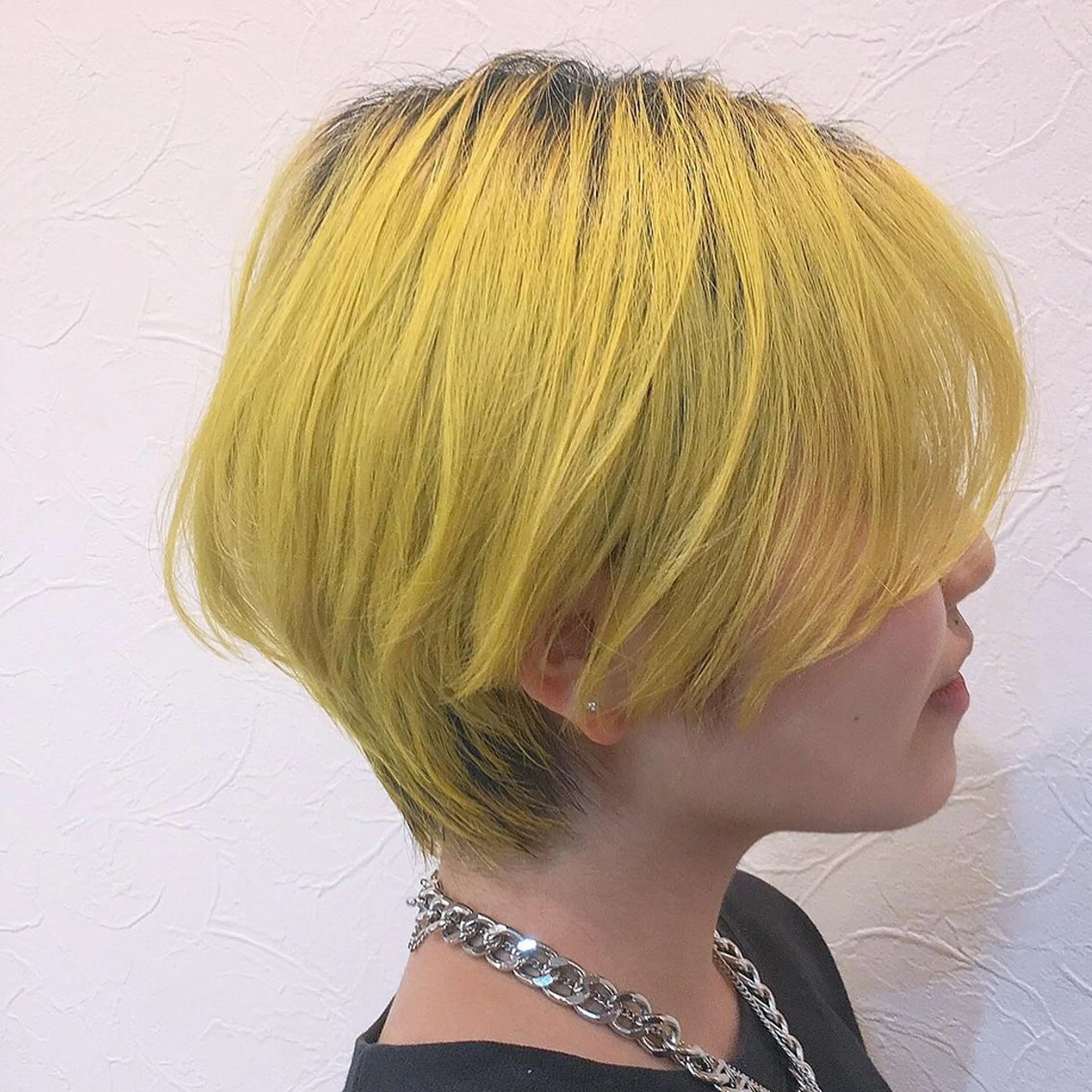 ショート カラー ブリーチ 夏井 沙織のヘアスタイル