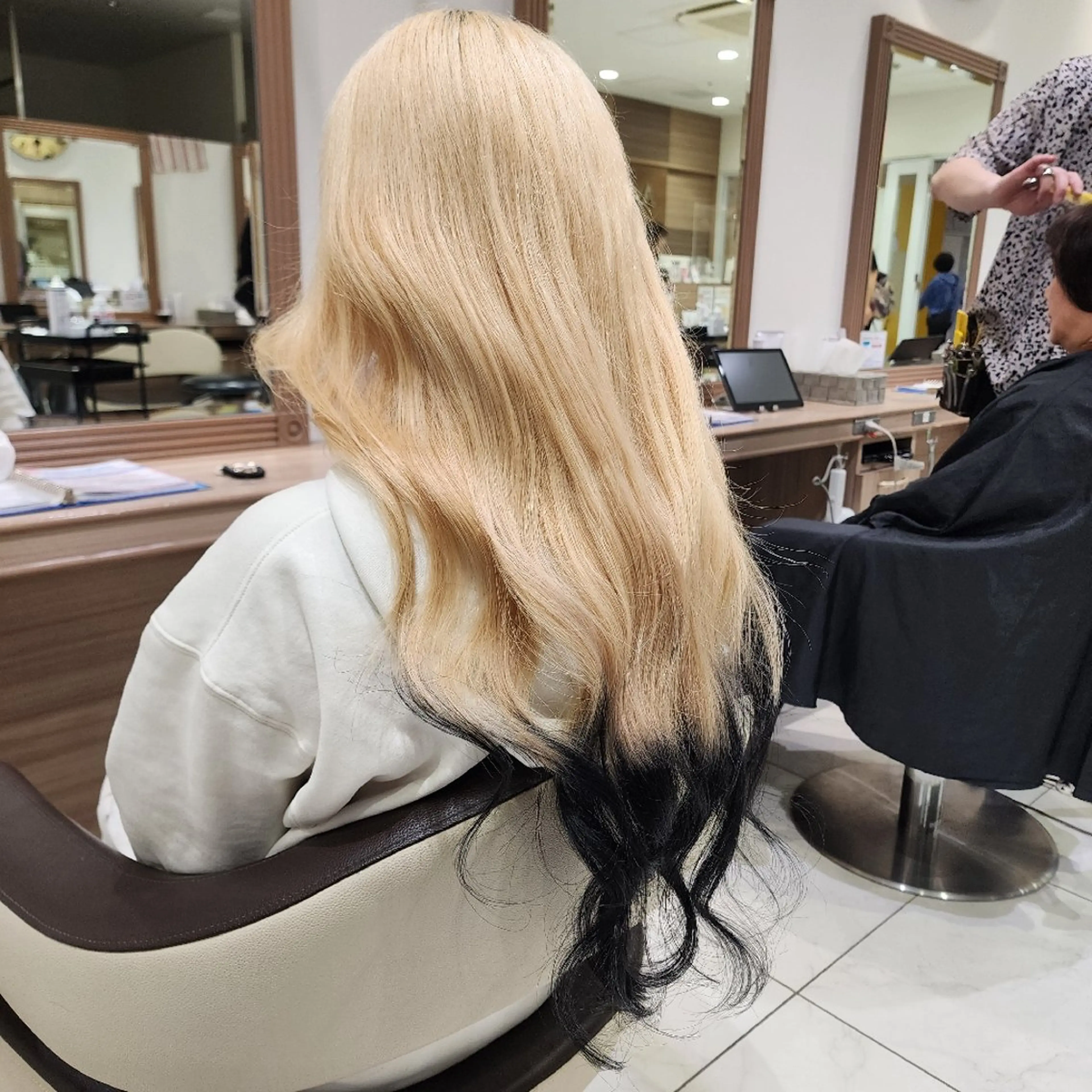 ロング カラー 黒髪 ブリーチ ブロンド 髪質改善 中村 和貴のヘアスタイル