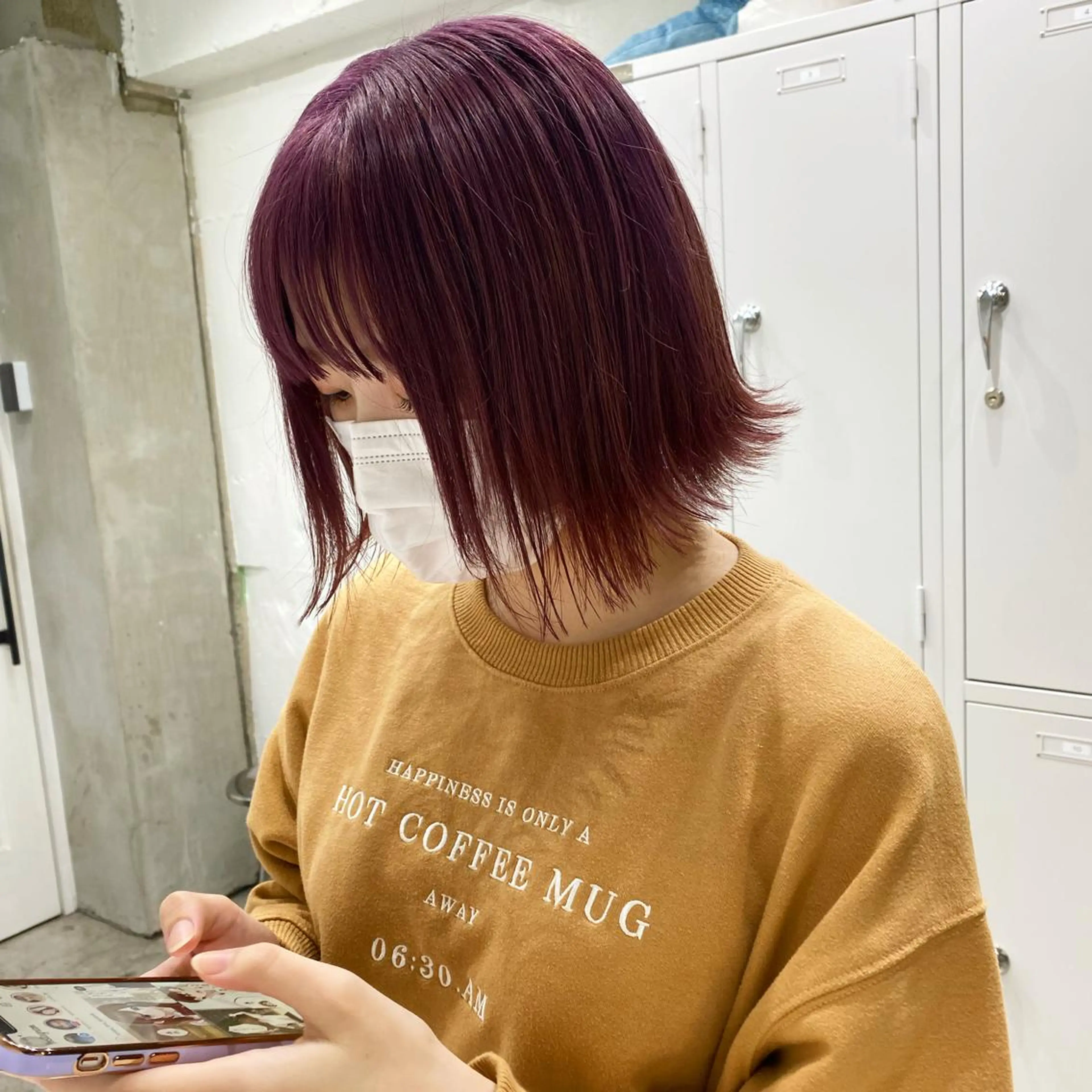 ミディアム カラー ヘアアレンジ 切りっぱなしボブ ミディアムパーマ アッシュ アッシュグレー バレイヤージュ 抜きっぱなしブロンド ササキカズマのヘアスタイル