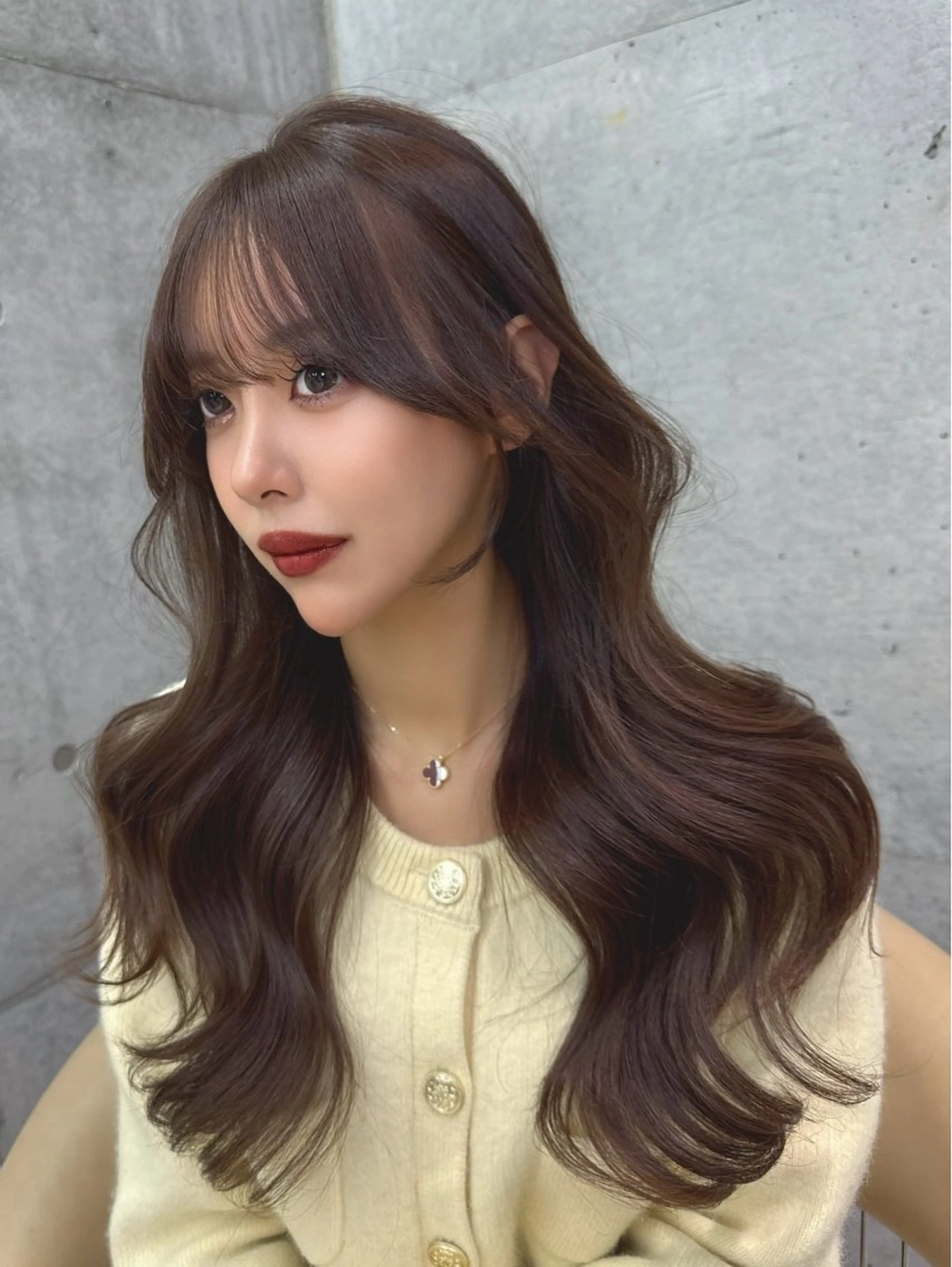 ロング カット ヘアカラー トリートメント shion 透明感カラーのヘアスタイル