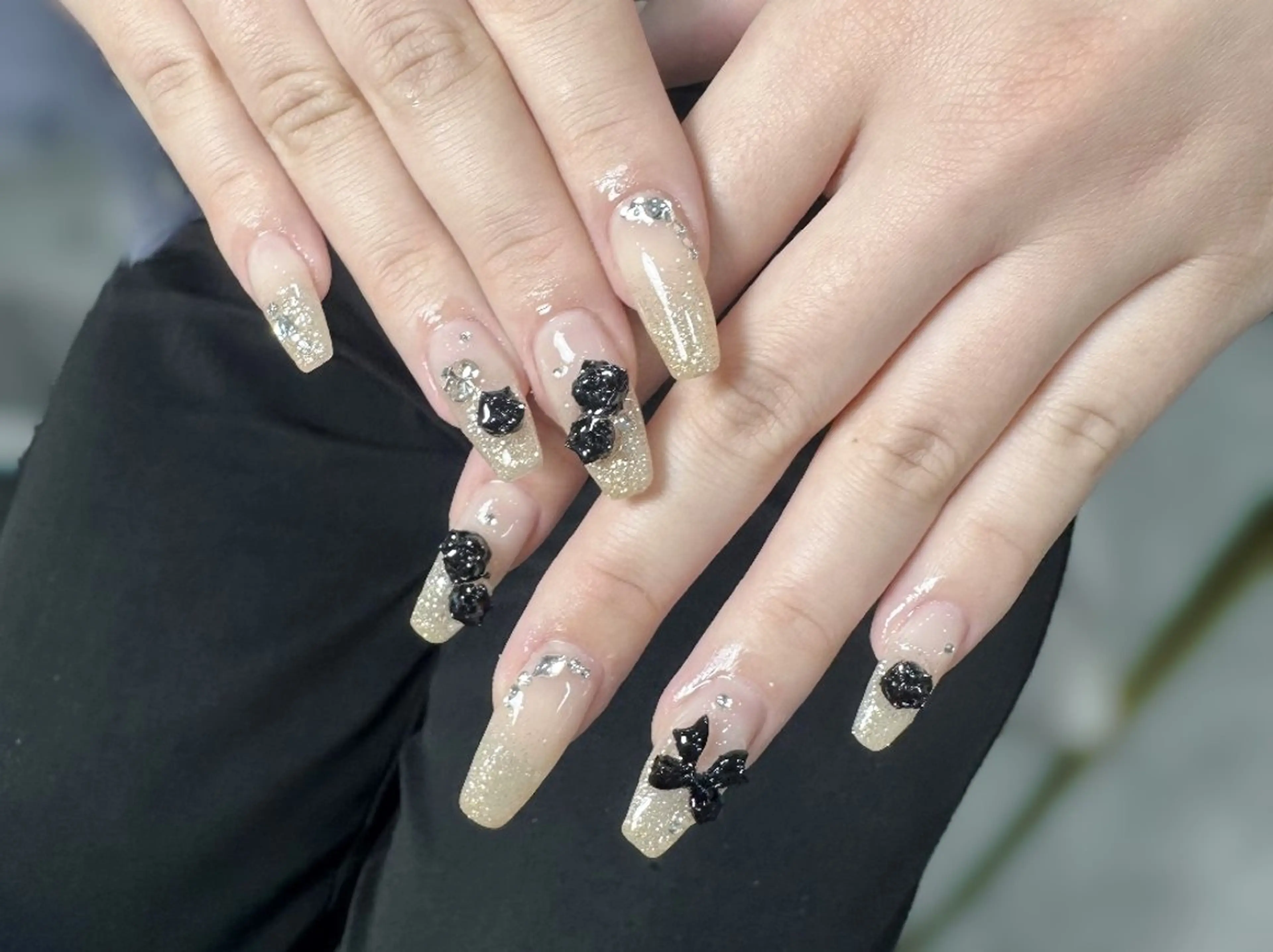 ネイル チークネイル フレンチネイル ジェルネイル ガラスフレンチ キラキラネイル ハンドネイル UM Nail Salonのネイルデザイン