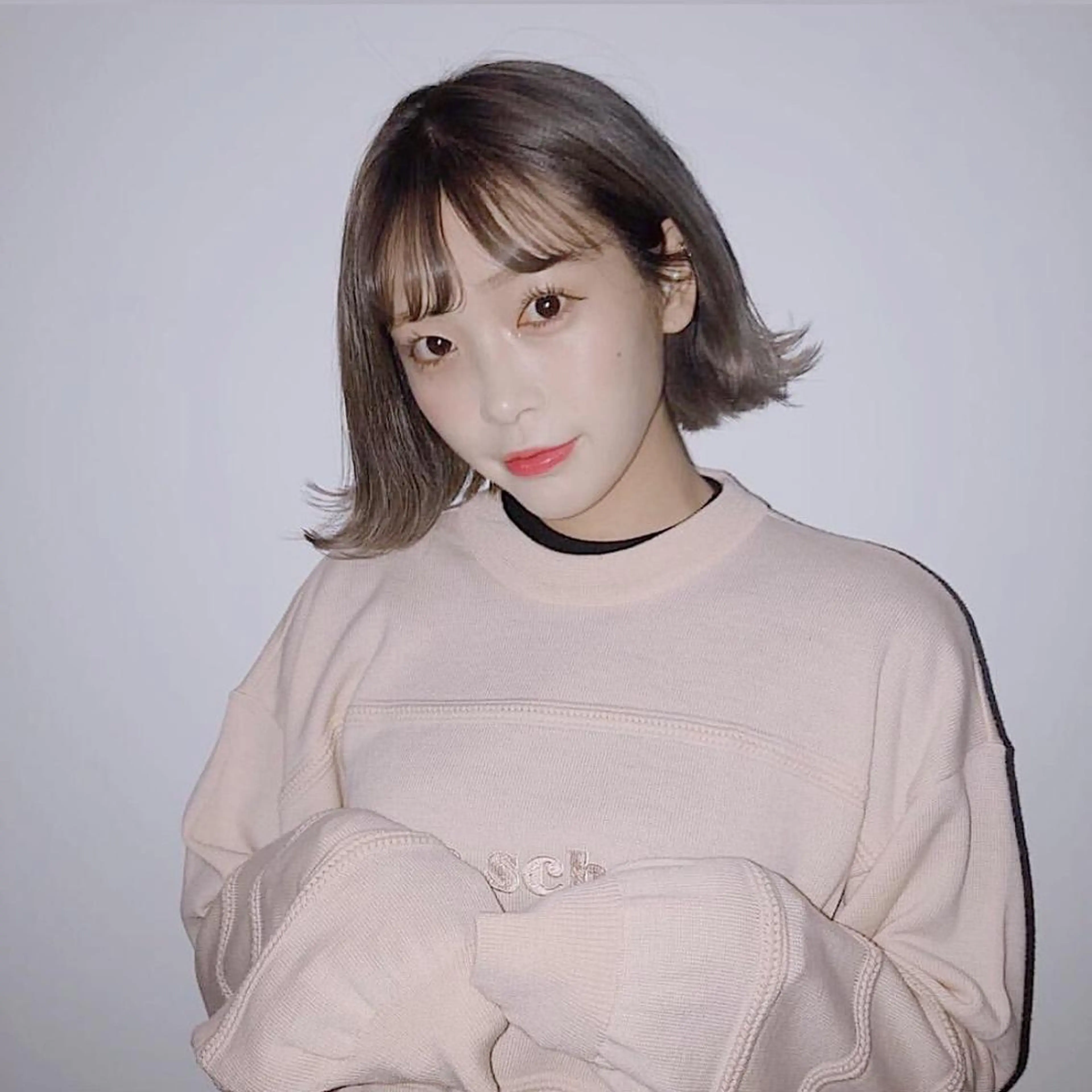 ショート カラー ベージュカラー ブリーチ ブルーカラー ブルージュ ケアブリーチ カット ヘアカラー オシャレ髪✔️ 店長オオキアキヒロのヘアスタイル