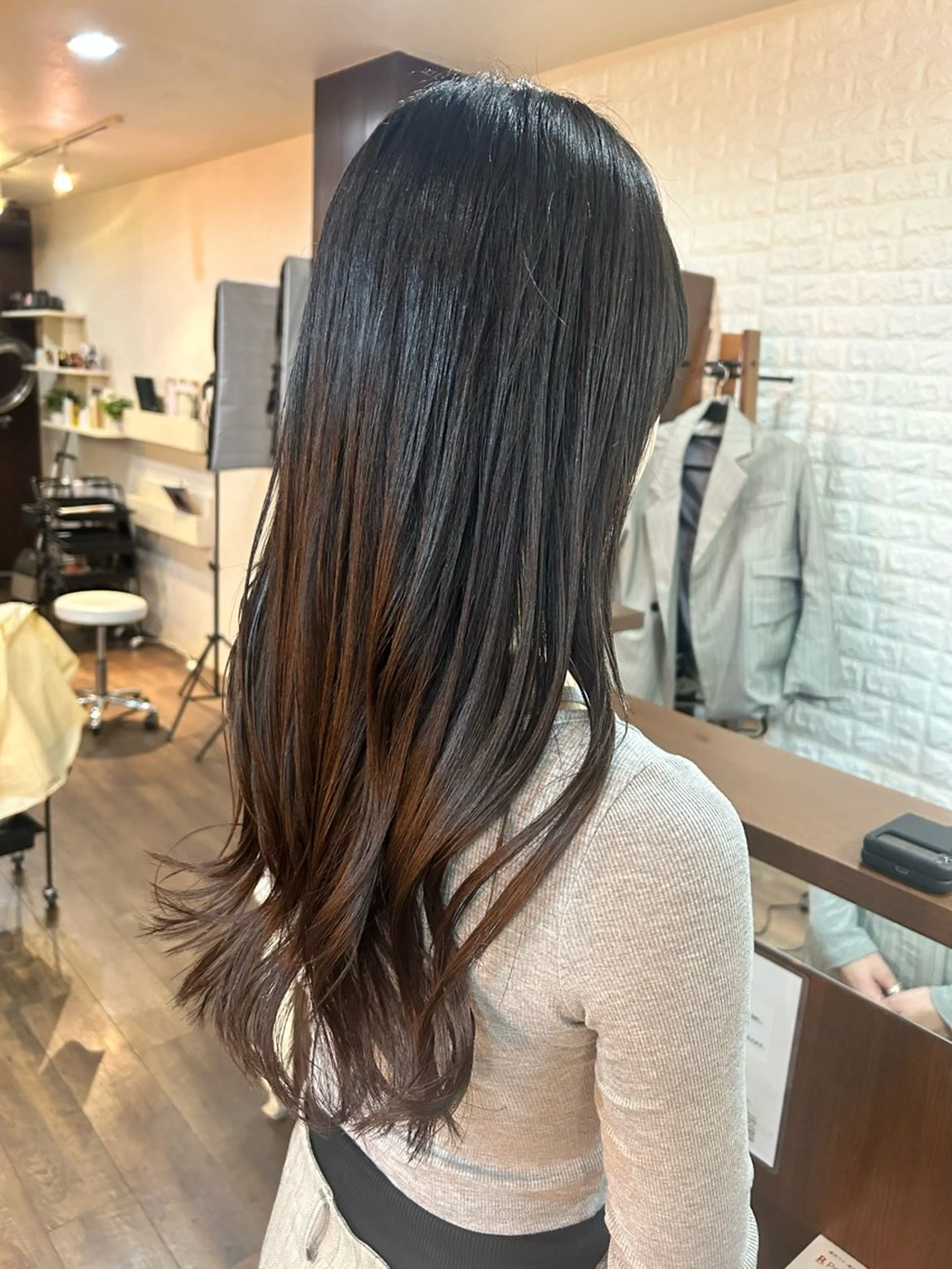 セミロング トリートメント トモタニ ミオのヘアスタイル