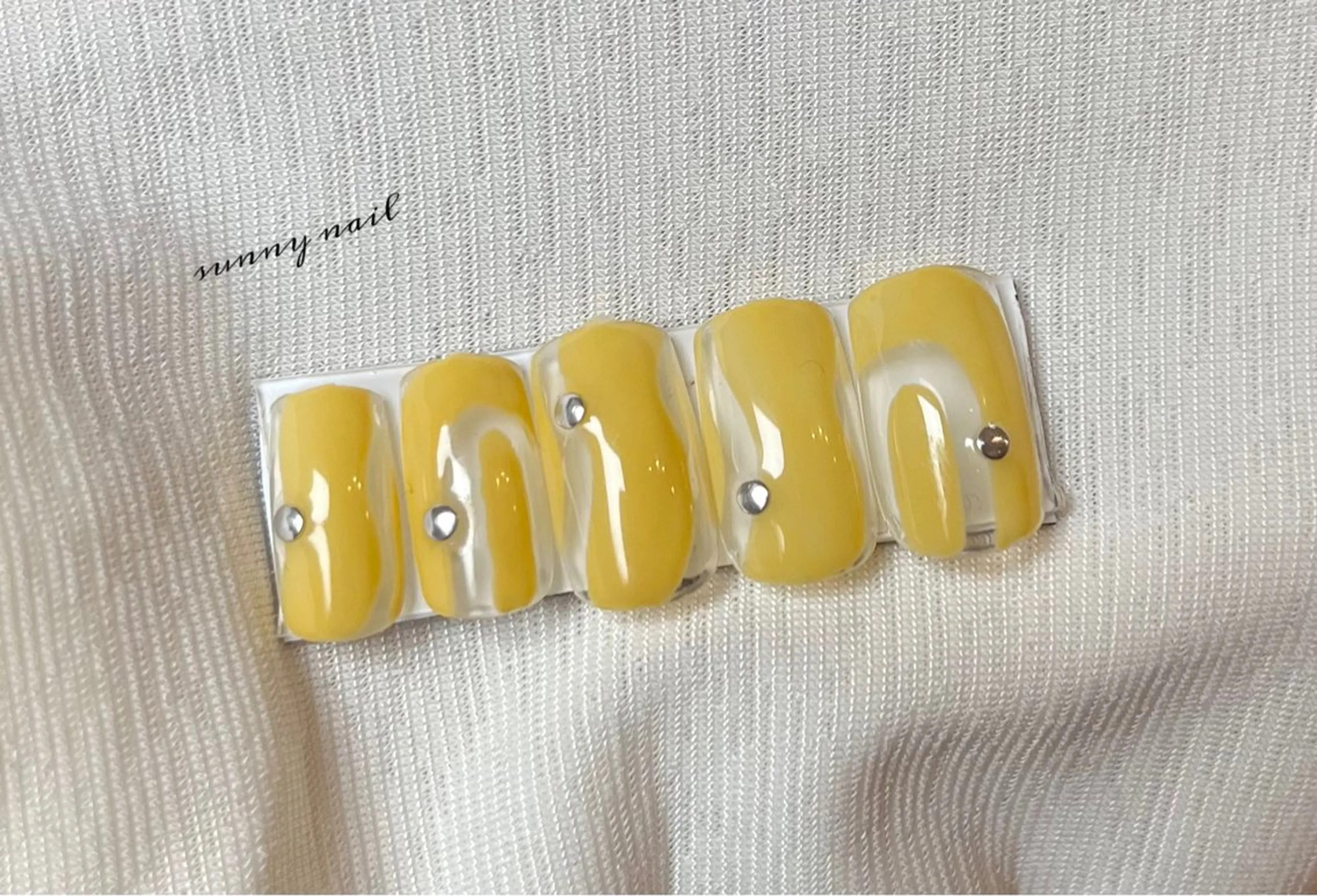 ネイル ニュアンスネイル 黄色 sunny nailのネイルデザイン