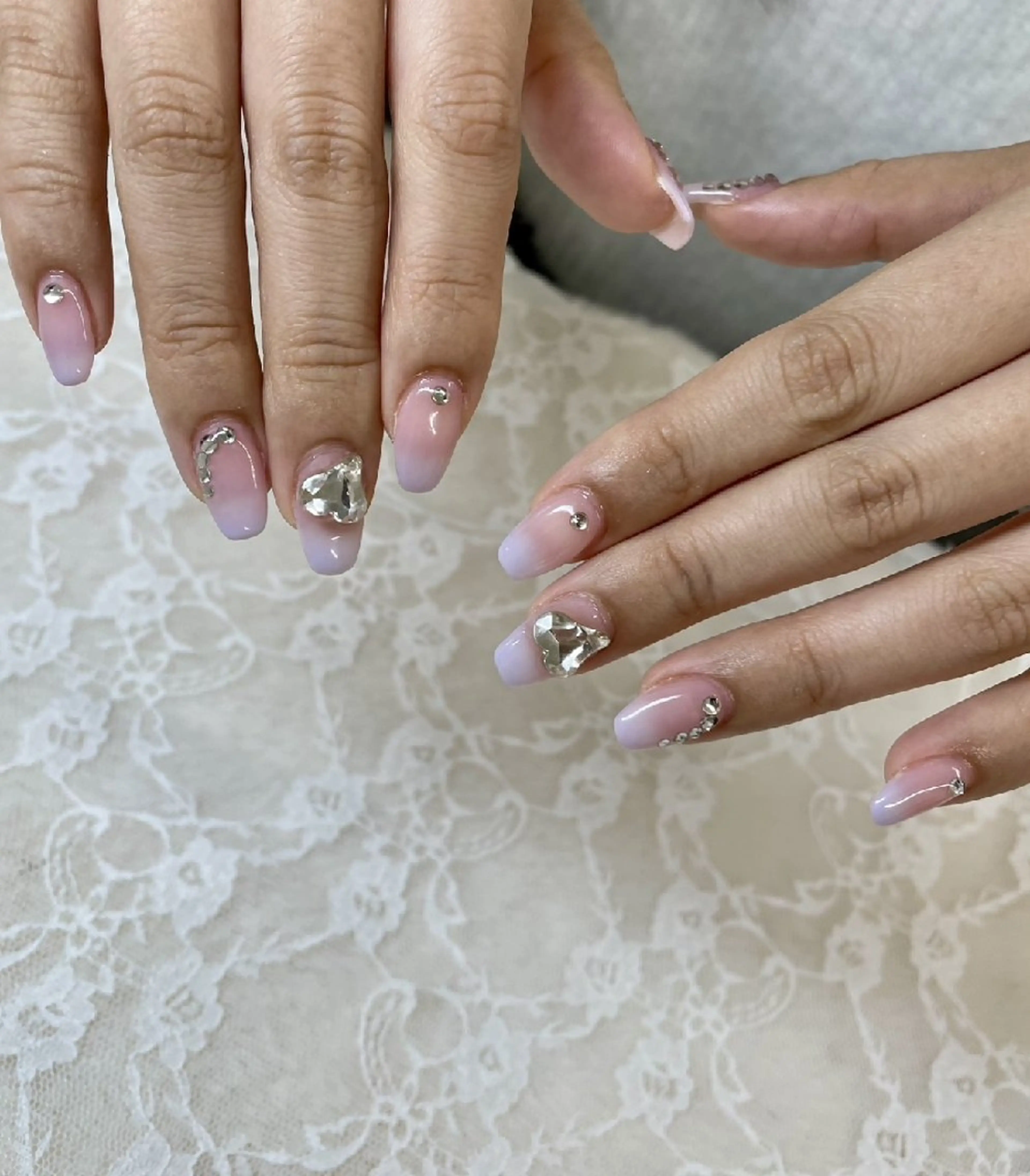 ネイル グラデーション パステルネイル ストーンネイル ワンホンネイル ハンドネイル ハンドケア 心斎橋Salon Epokkuのネイルデザイン