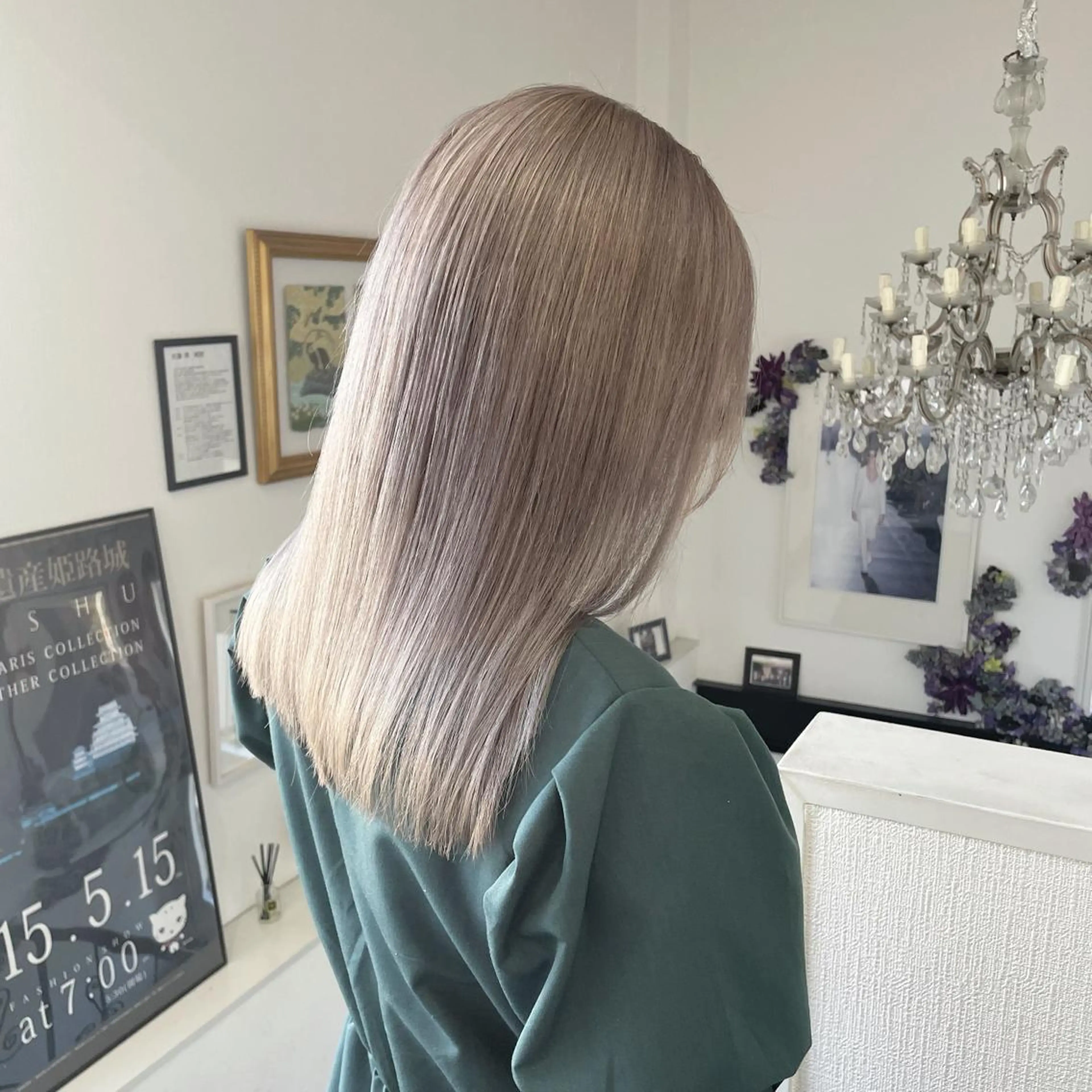 セミロング カラー ベージュカラー ホワイトベージュ ヘアカラー 袴田 伊代のヘアスタイル