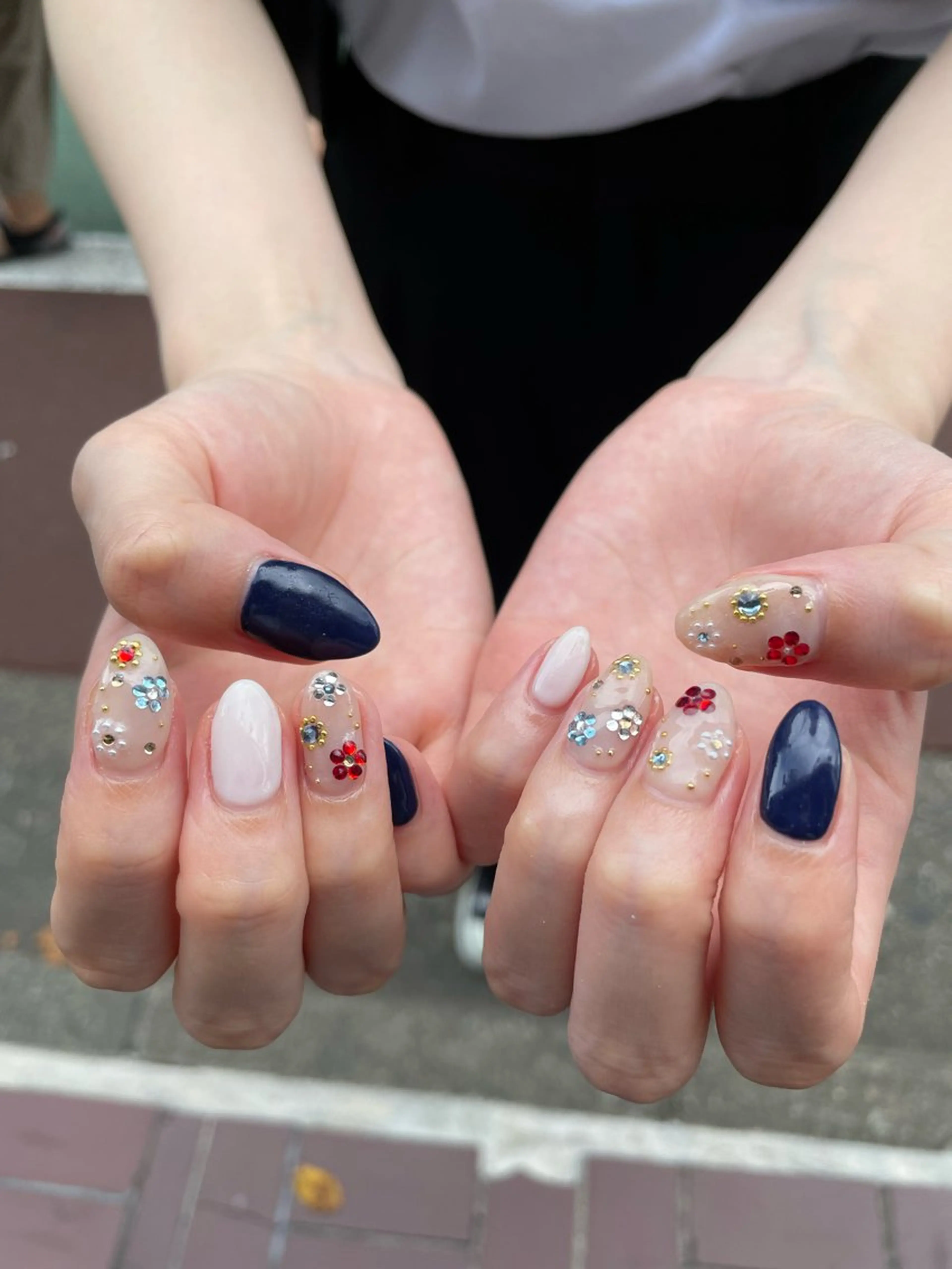 ネイル ハンドネイル ハンドケア R'well所属・はばすみれ🎀ﾈｲﾙ 光ﾌｪｲｼｬﾙ ﾍｱのネイルデザイン