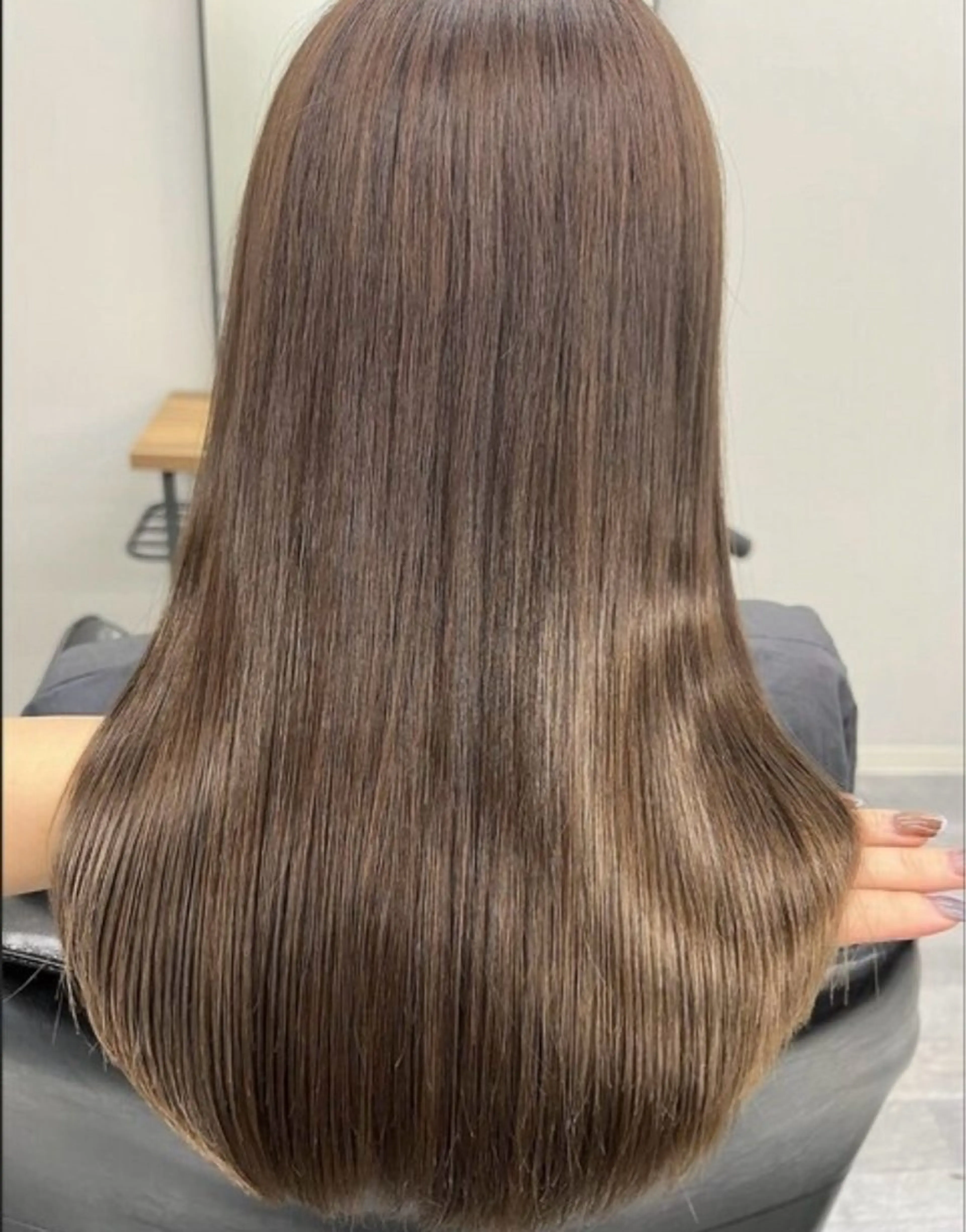 カットカラー縮毛矯正【透明感✕美髪】毛先カット+うるツヤ縮毛矯正+アディクシーカラーの写真