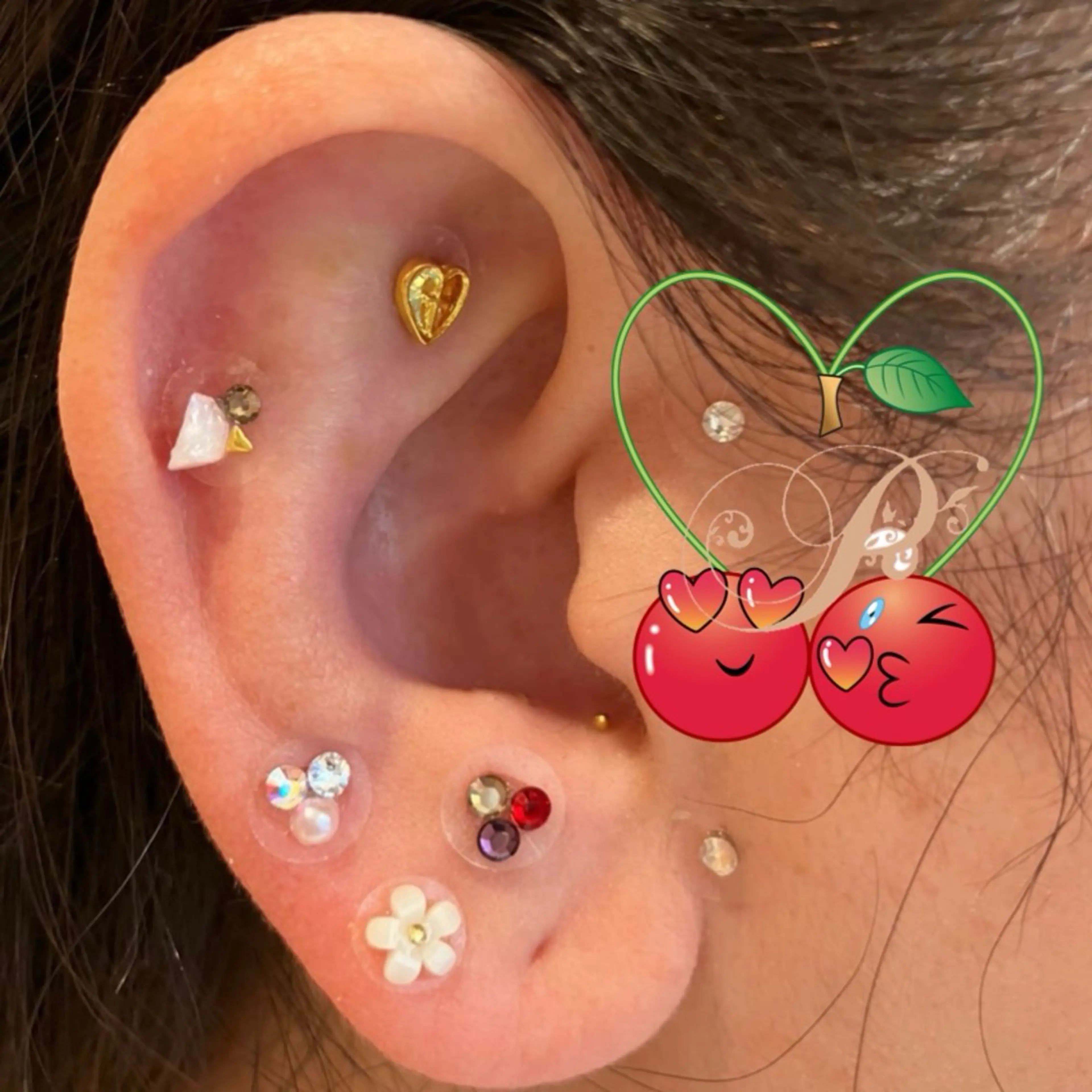 【おトクな💎耳ツボジュエリー】キラキラ可愛いデザイン💎10粒迄《¥4500→¥3000》の写真