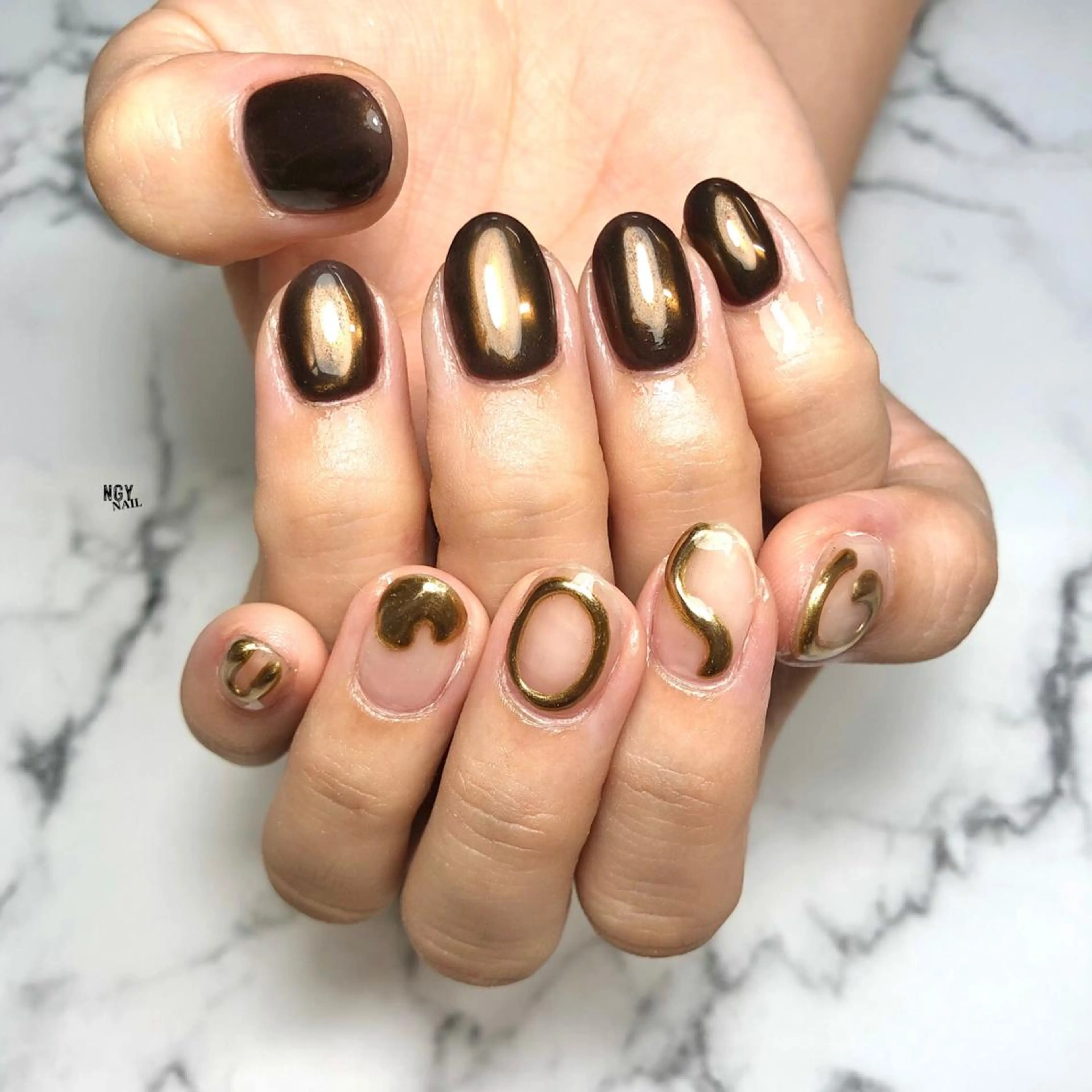 ネイル ブラウン ジェルネイル ゴールド ミラーネイル ニュアンスネイル ハンドネイル NAIL NOWのネイルデザイン