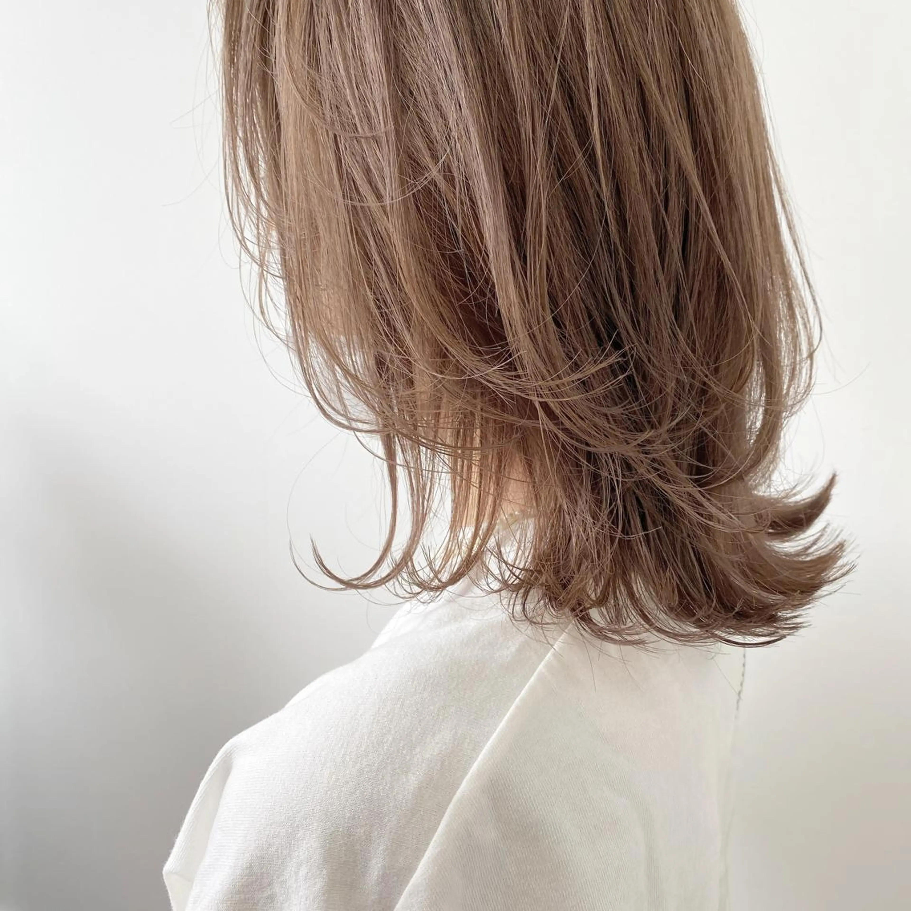 ミディアム カラー ブリーチ レイヤーカット fit stand /HIIRAGIのヘアスタイル