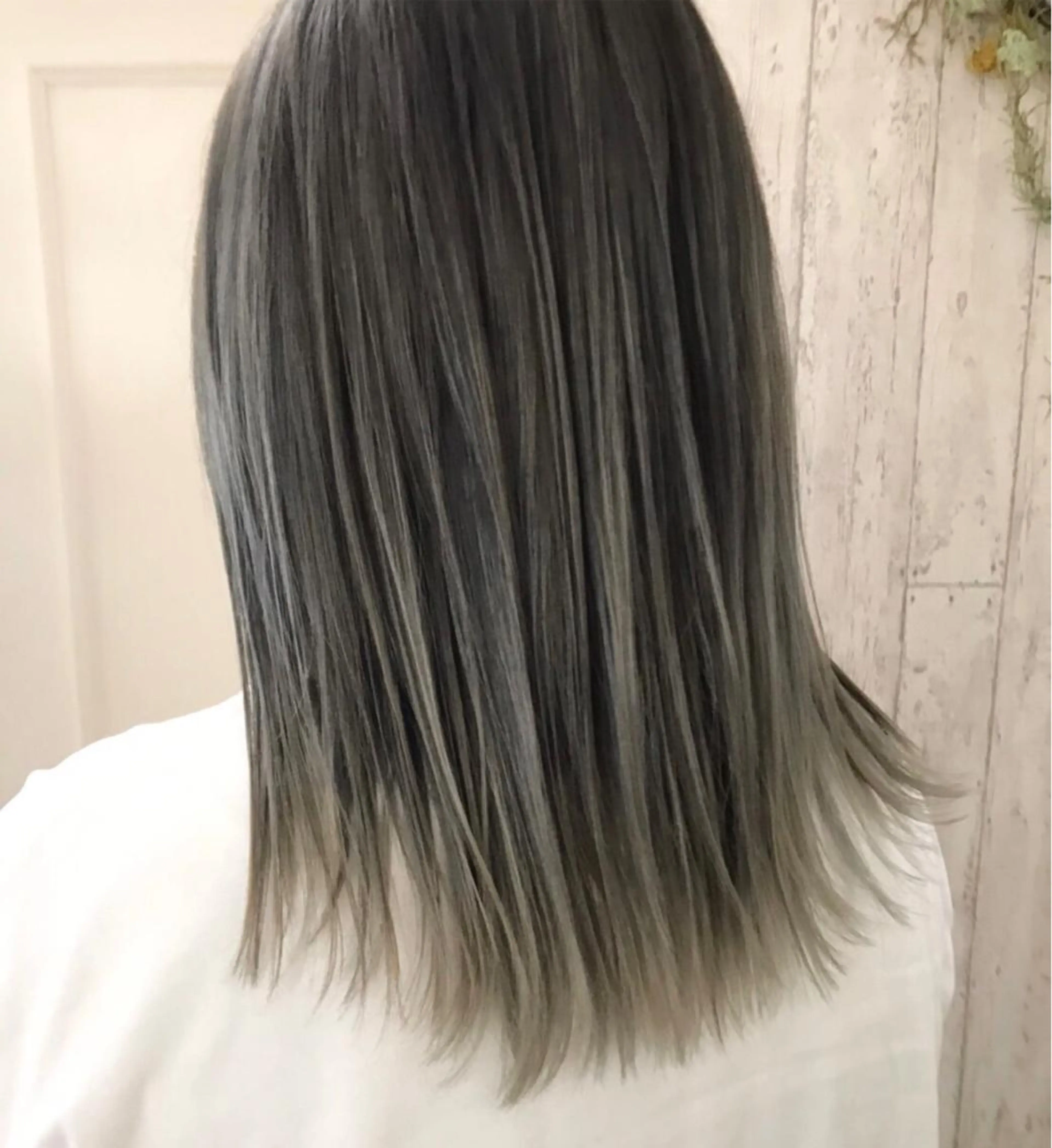 セミロング カラー regalo MAKOのヘアスタイル