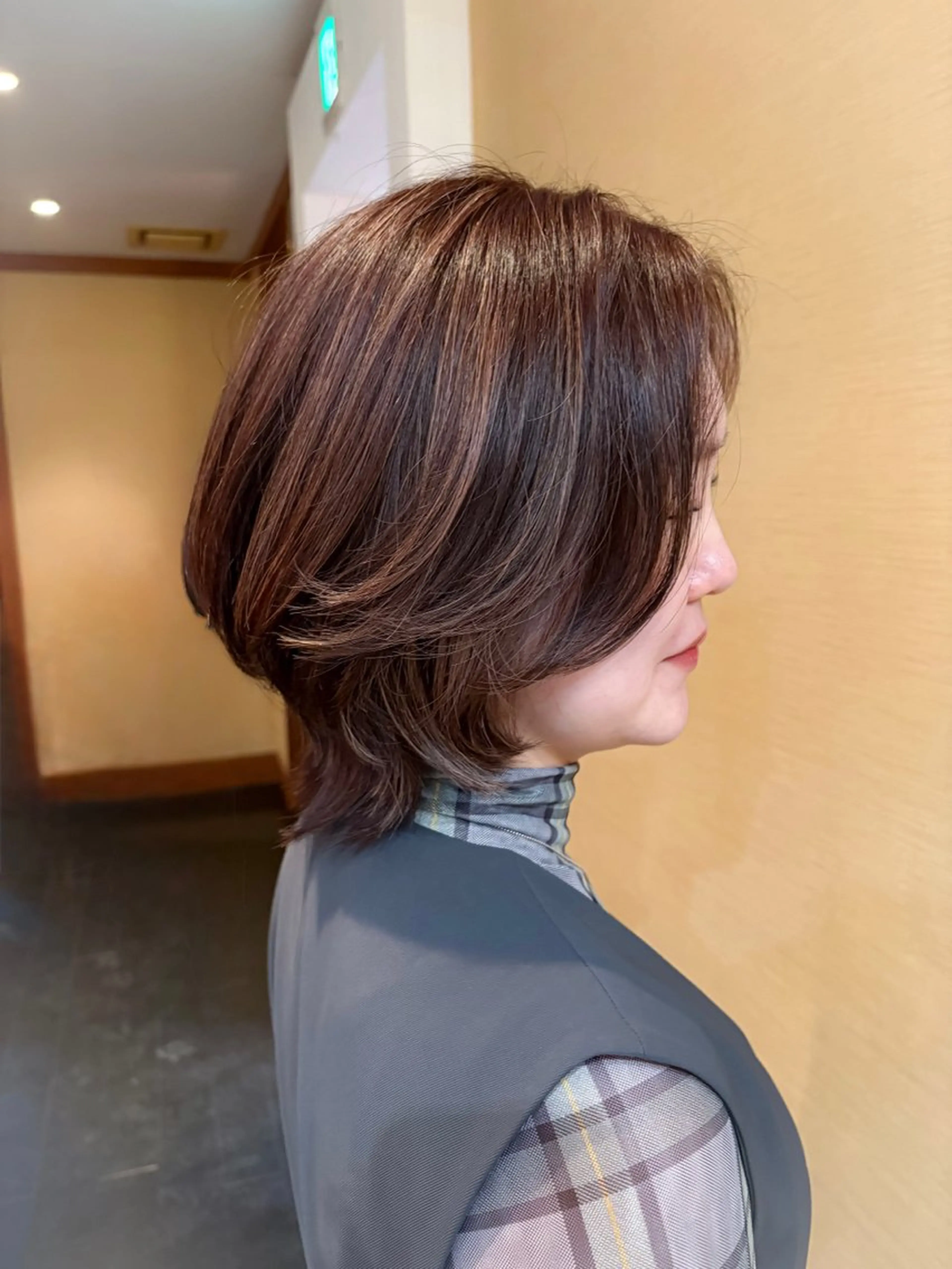 ミディアム ボブ くびれヘア ハイライト レイヤーカット カット ヘアカラー トリートメント 石平 暖のヘアスタイル