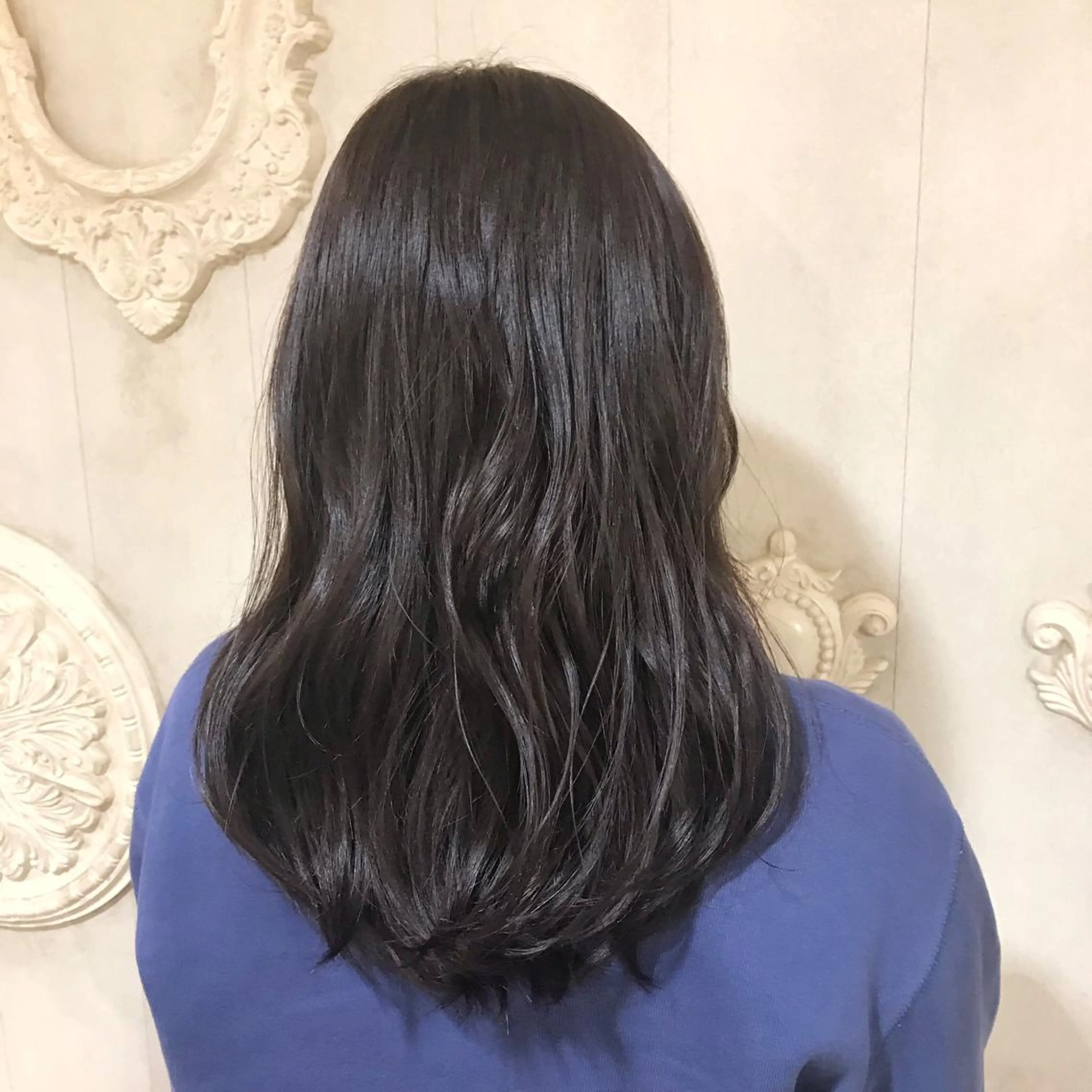 セミロング カラー ブルーカラー LOST CITY 横浜所属・🪐脱白髪染め 🪐松尾菜々美のヘアスタイル