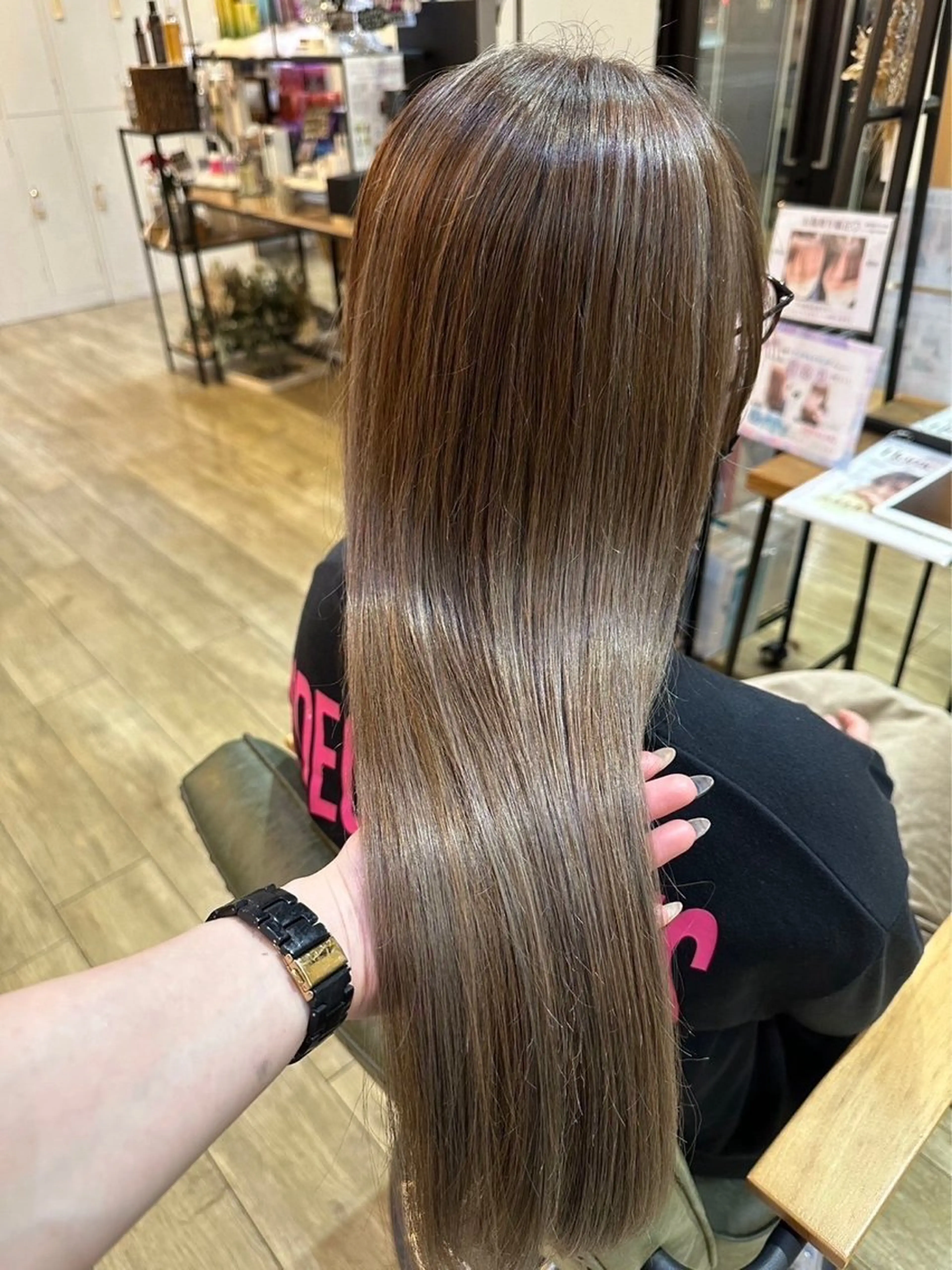 カラー ヘアカラー 鈴村 桃花のヘアスタイル