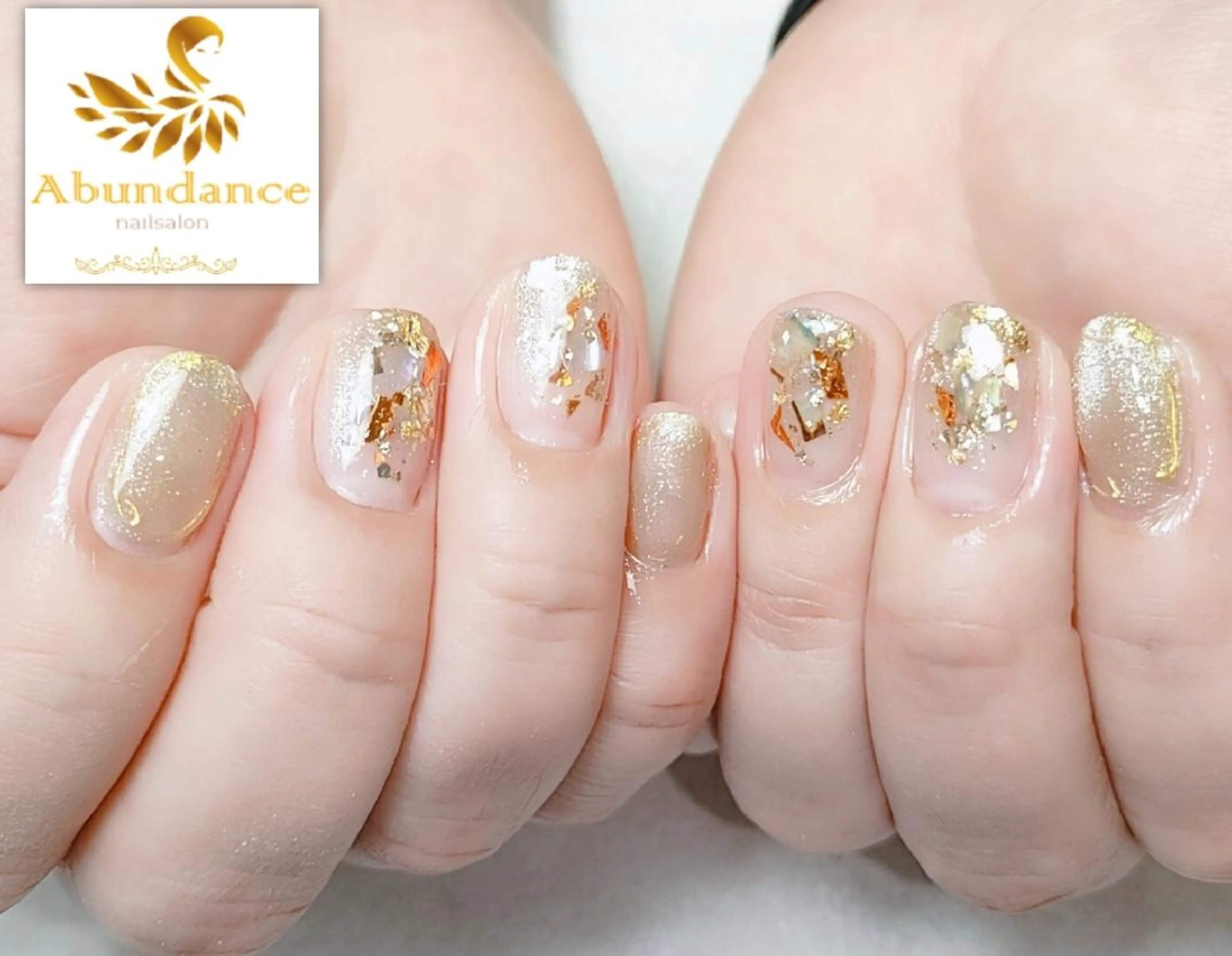 ショート ネイル キラキラネイル ニュアンスネイル ハンドネイル 完全予約制個室サロン Abundancesのネイルデザイン
