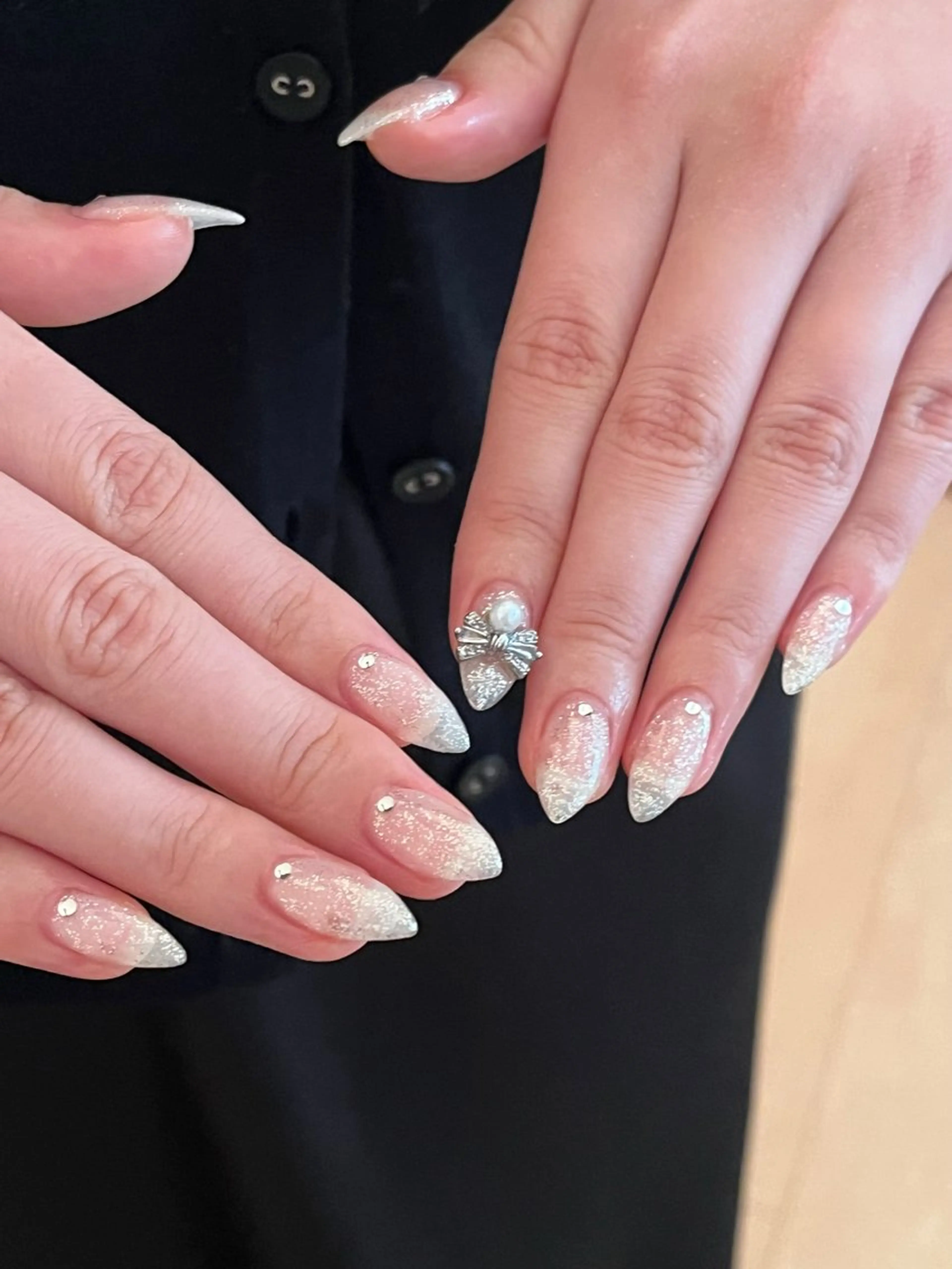 ネイル クリアネイル キラキラネイル ラメ(グリッター) リボン 五十嵐 莉奈のネイルデザイン